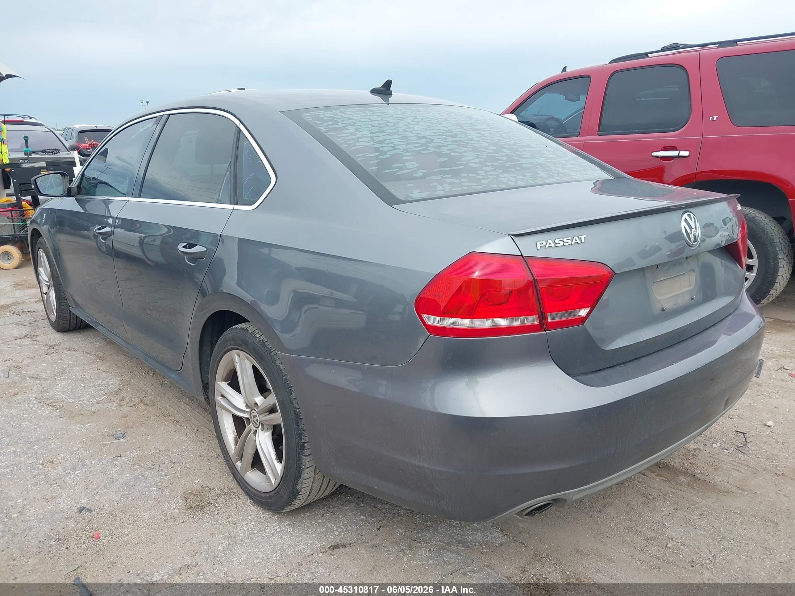 2014 Volkswagen Passat 2.0l Tdi Se Серебряный vin: 1VWBN7A32EC083719