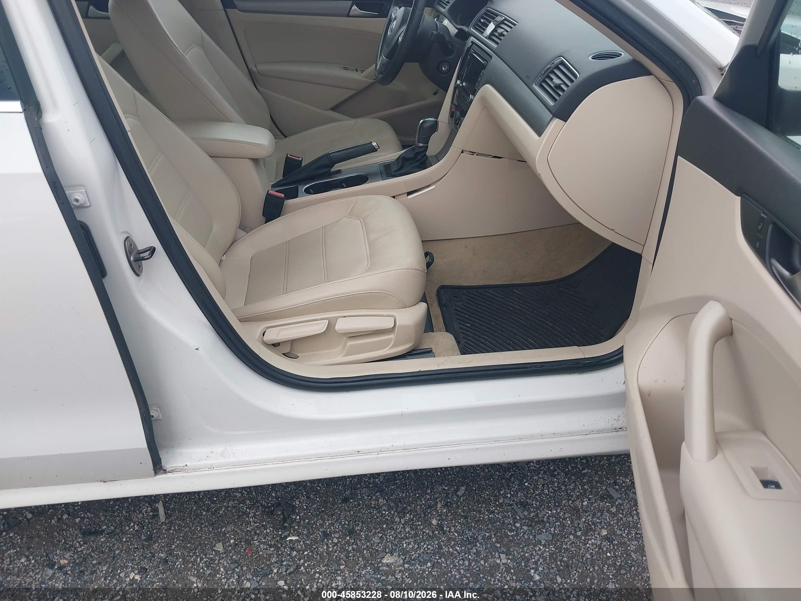 2014 Volkswagen Passat 2.0l Tdi Se Белый vin: 1VWBN7A32EC106206