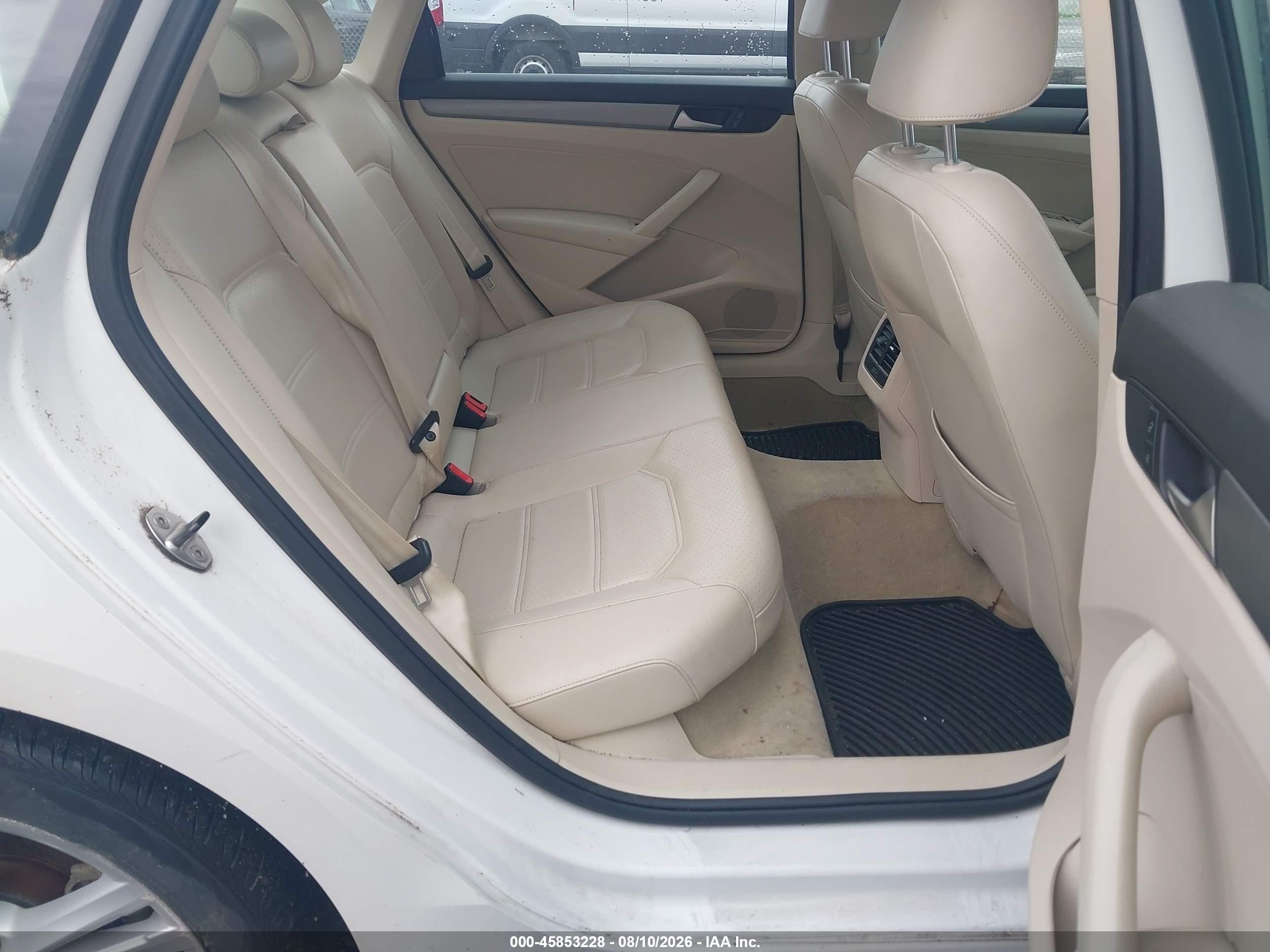 2014 Volkswagen Passat 2.0l Tdi Se Белый vin: 1VWBN7A32EC106206