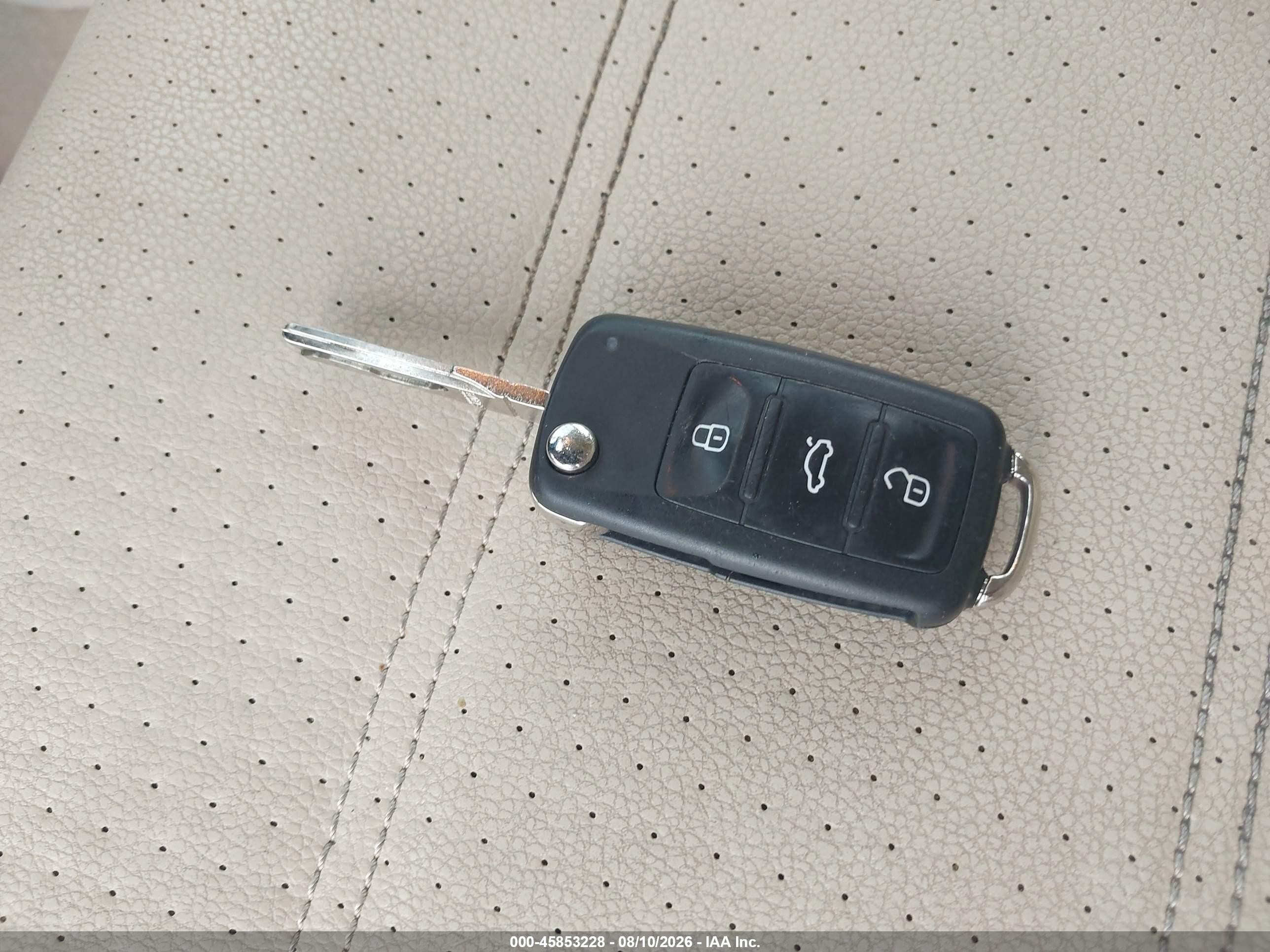 2014 Volkswagen Passat 2.0l Tdi Se Белый vin: 1VWBN7A32EC106206