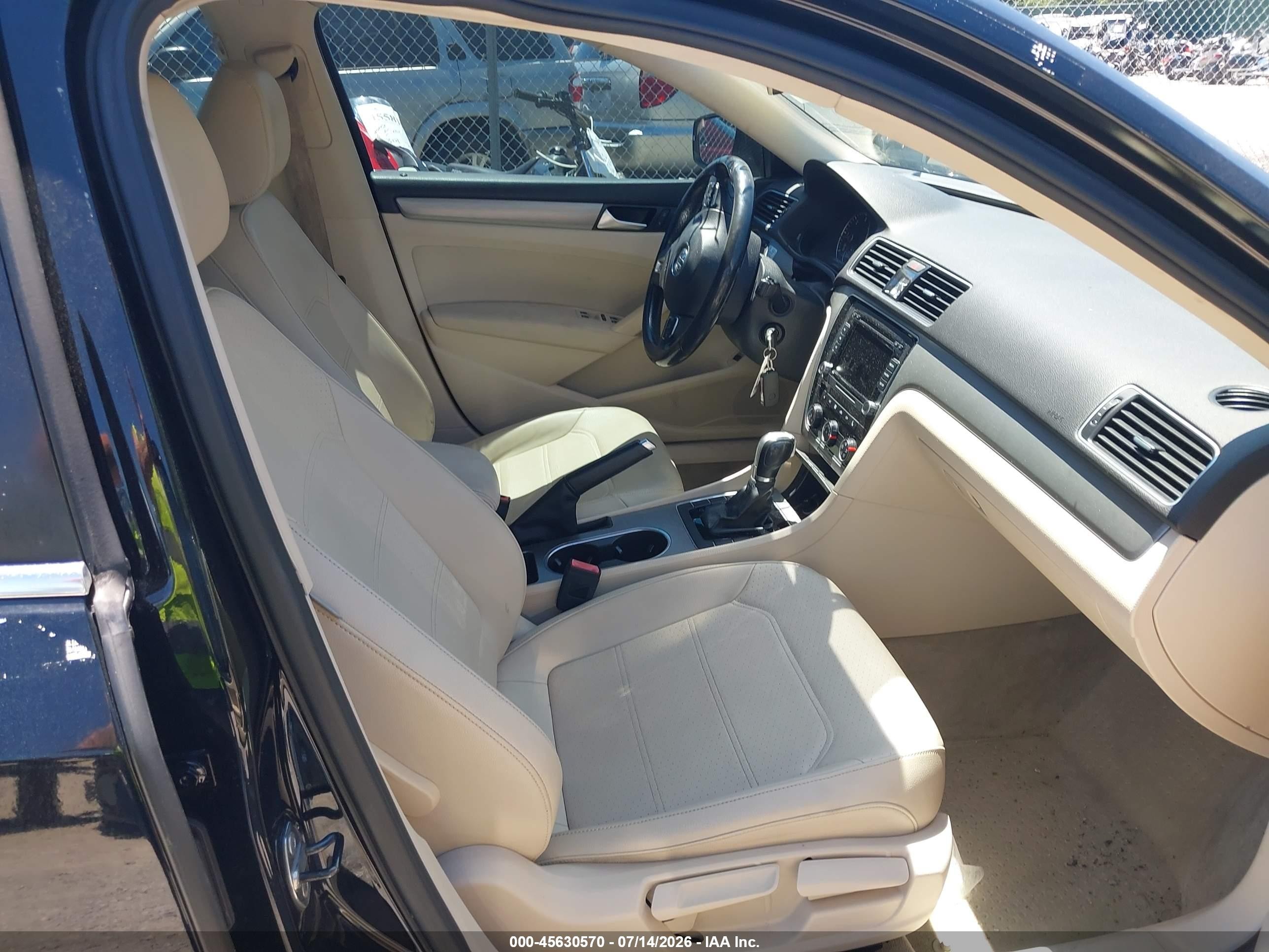 2014 Volkswagen Passat 2.0l Tdi Se Black vin: 1VWBN7A32EC118971
