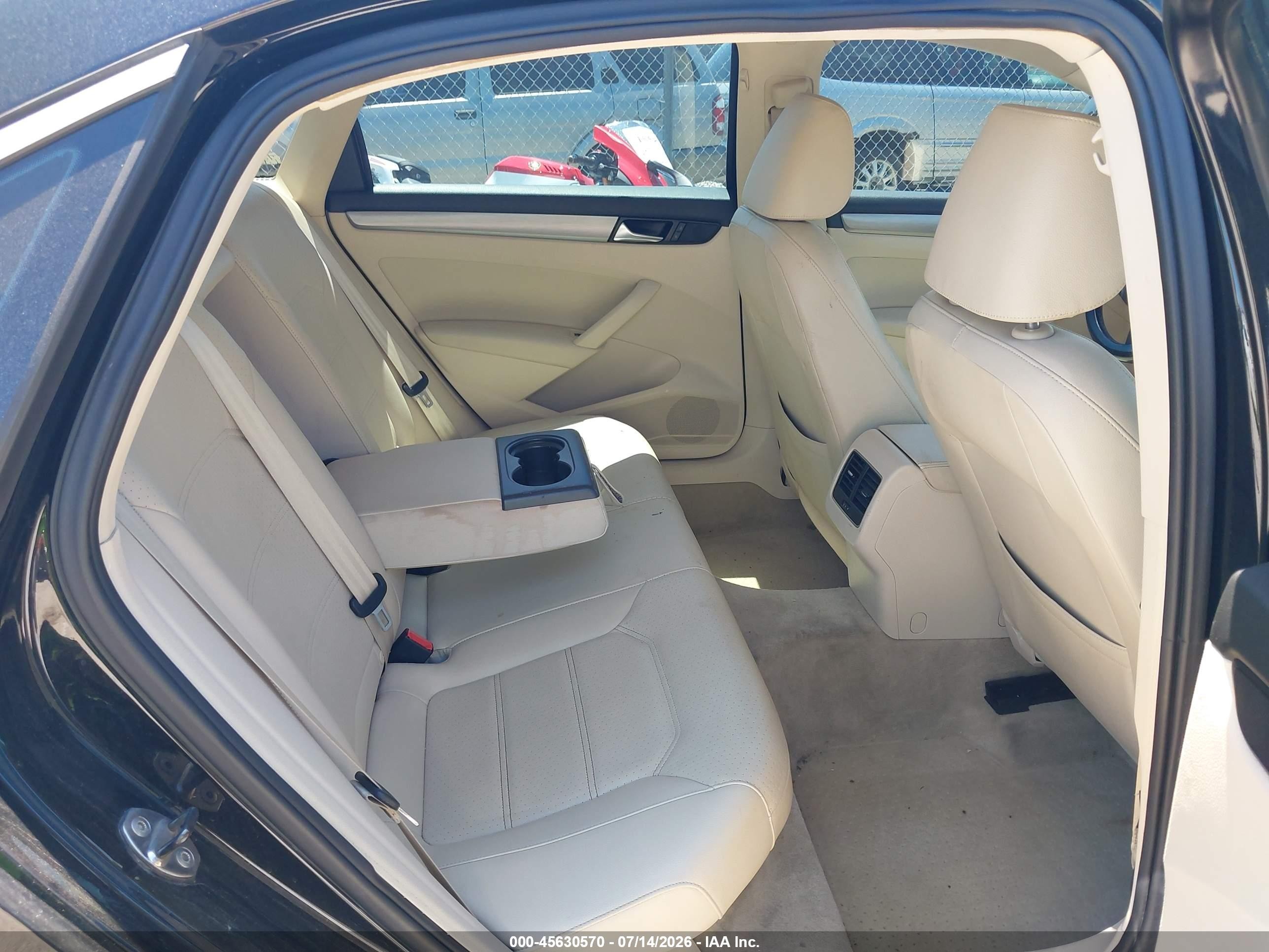 2014 Volkswagen Passat 2.0l Tdi Se Black vin: 1VWBN7A32EC118971