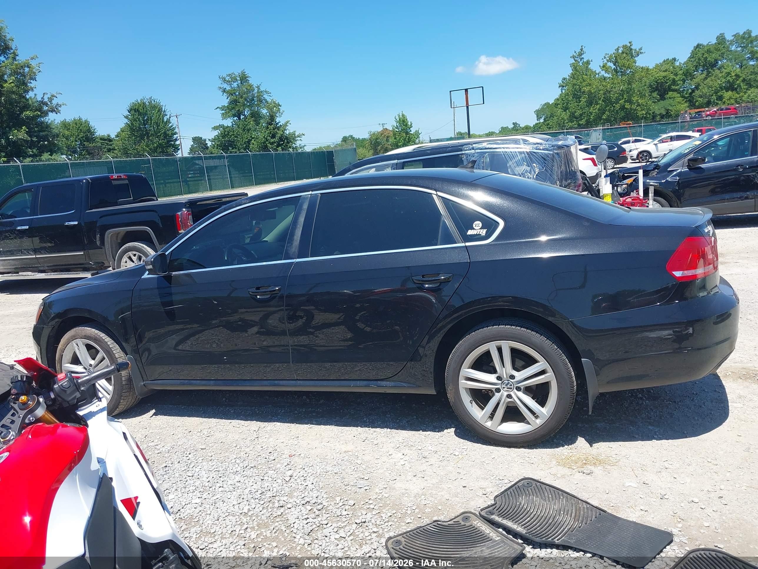 2014 Volkswagen Passat 2.0l Tdi Se Black vin: 1VWBN7A32EC118971