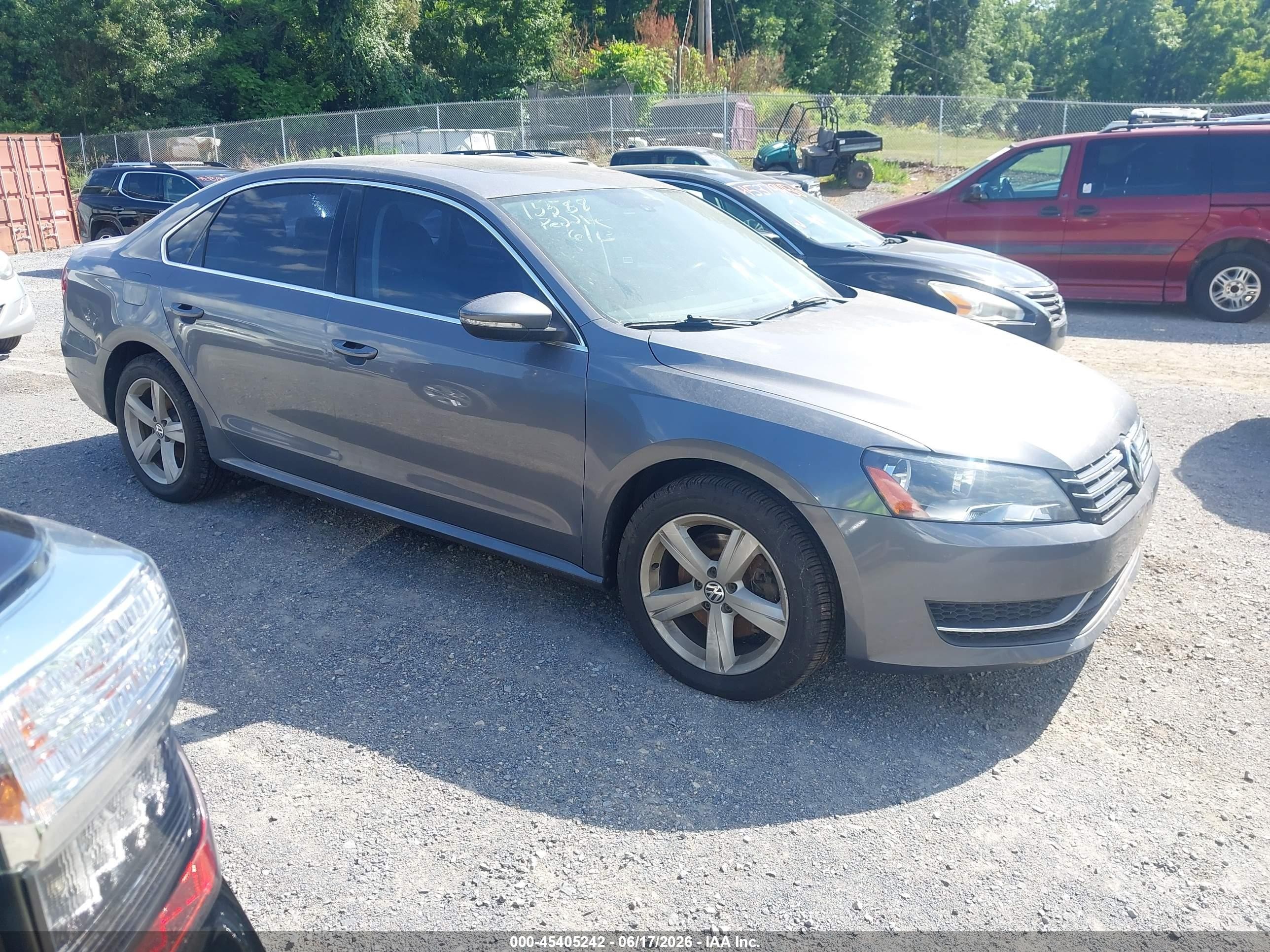 2012 Volkswagen Passat 2.0l Tdi Se Gray vin: 1VWBN7A33CC026331