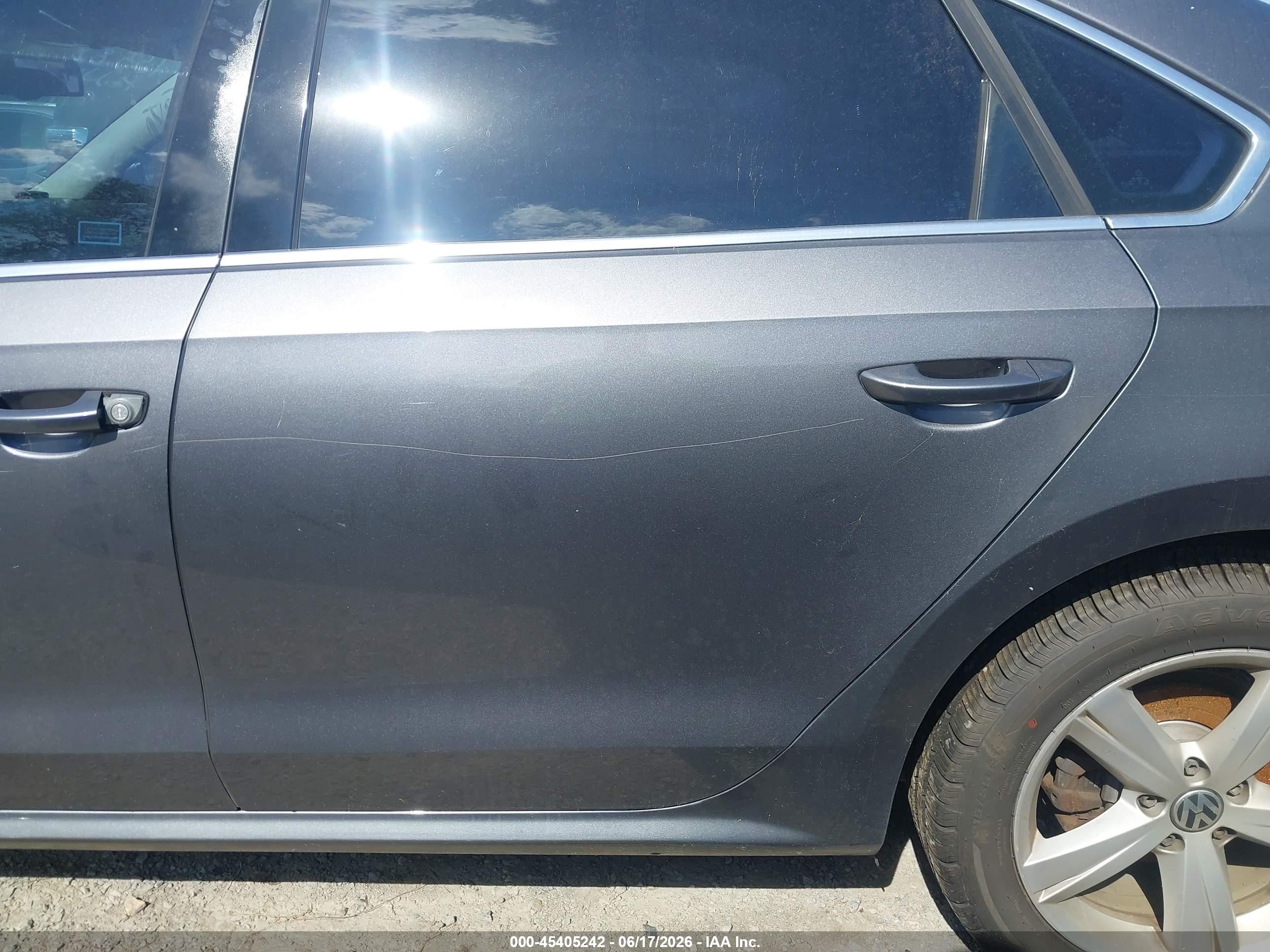 2012 Volkswagen Passat 2.0l Tdi Se Gray vin: 1VWBN7A33CC026331