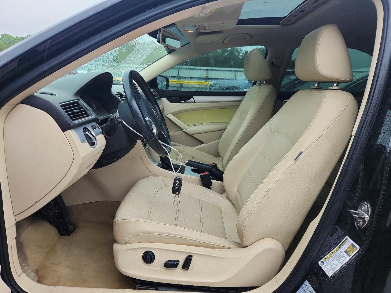 2013 Volkswagen Passat Se Black vin: 1VWBN7A33DC043079
