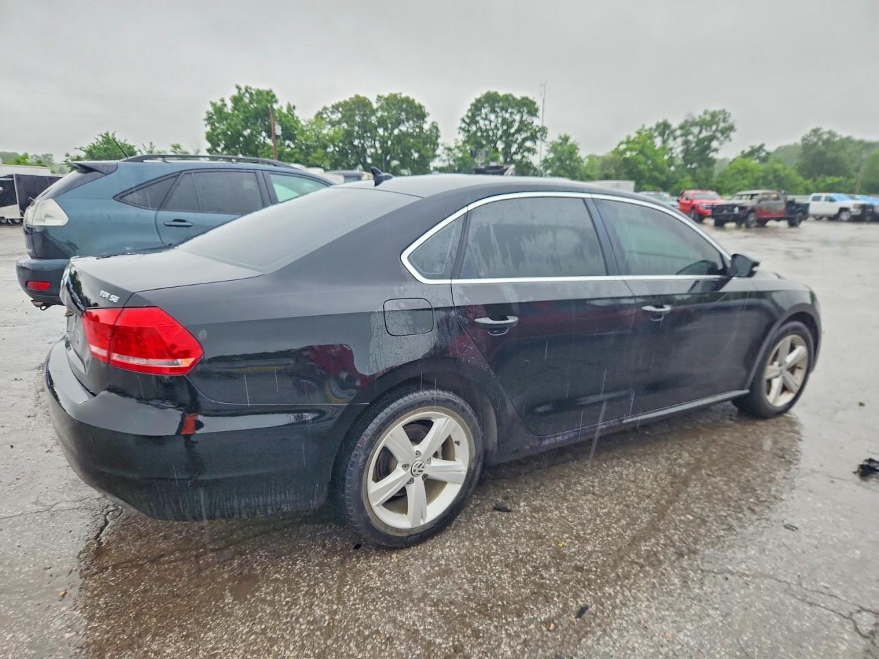 2013 Volkswagen Passat Se Black vin: 1VWBN7A33DC043079