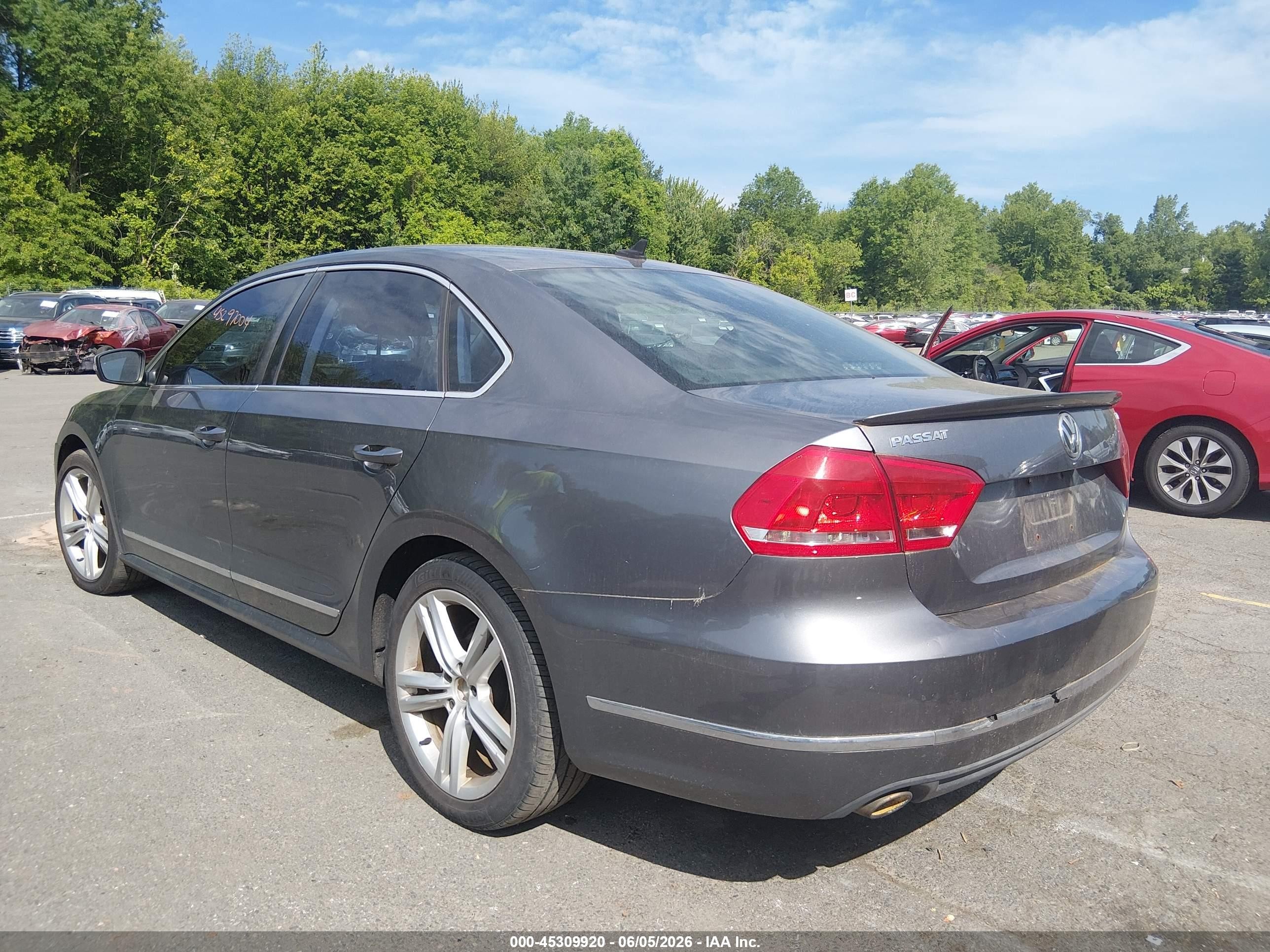 2013 Volkswagen Passat 2.0l Tdi Se Gray vin: 1VWBN7A33DC066491
