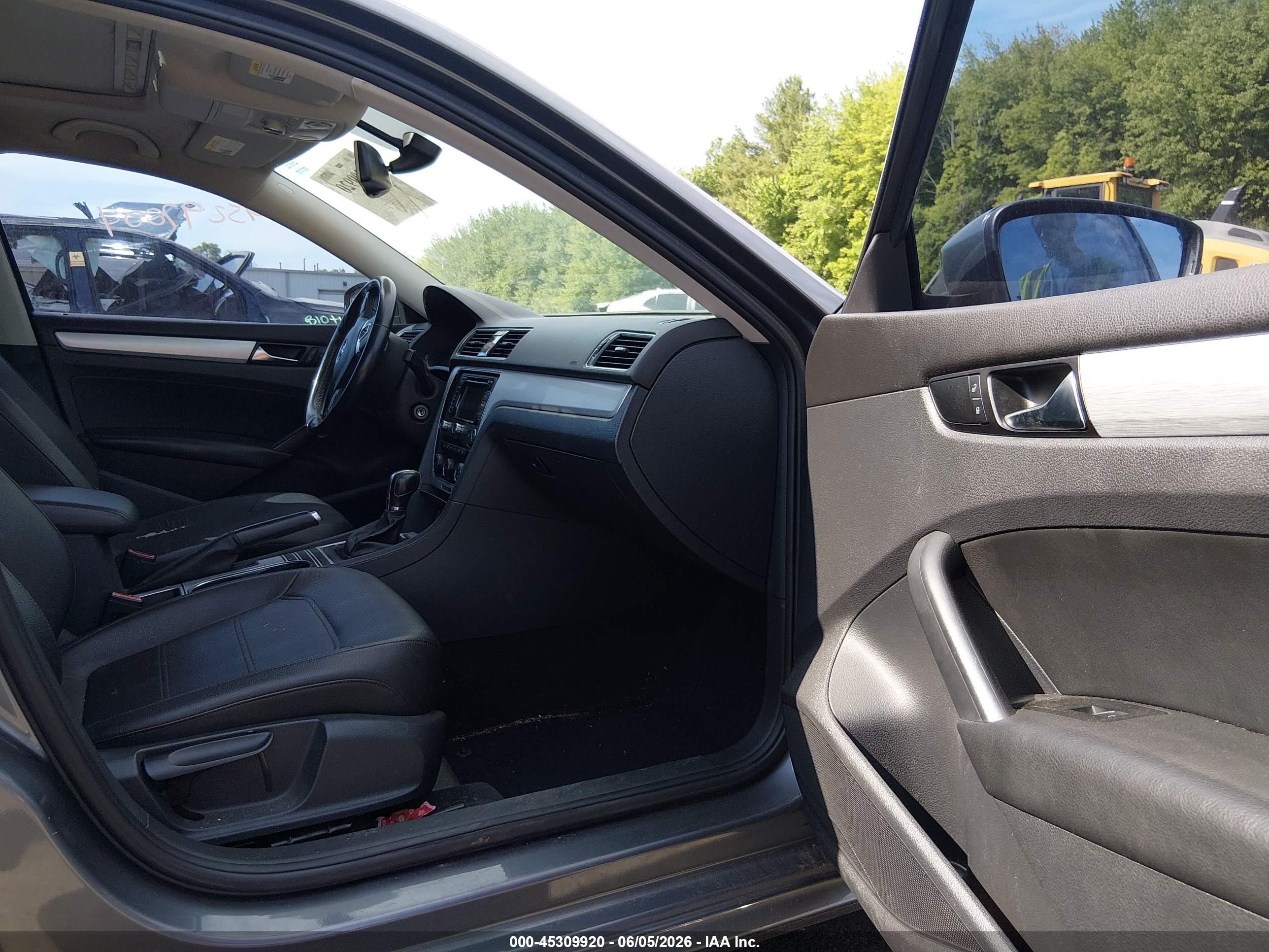 2013 Volkswagen Passat 2.0l Tdi Se Gray vin: 1VWBN7A33DC066491