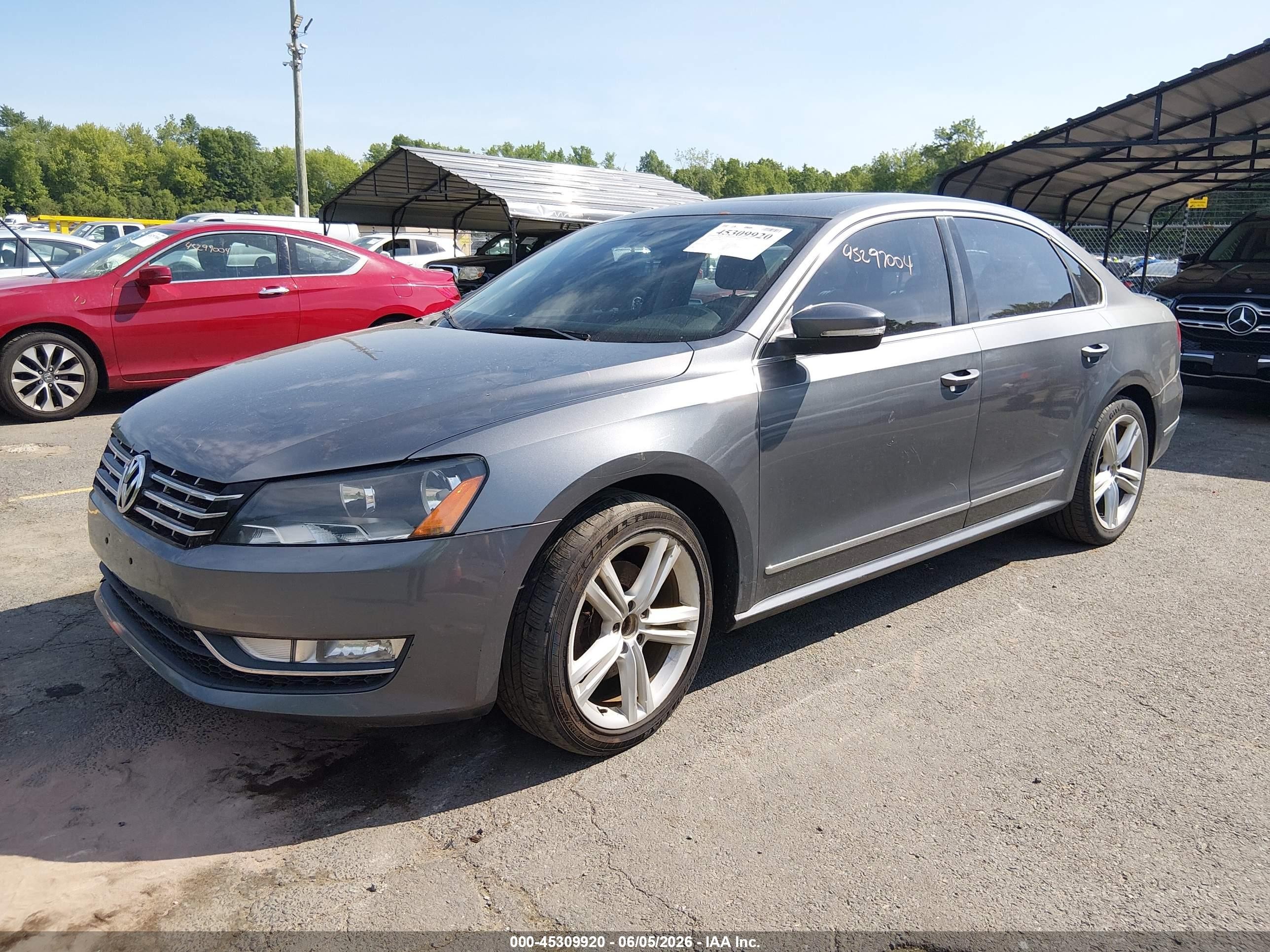 2013 Volkswagen Passat 2.0l Tdi Se Gray vin: 1VWBN7A33DC066491