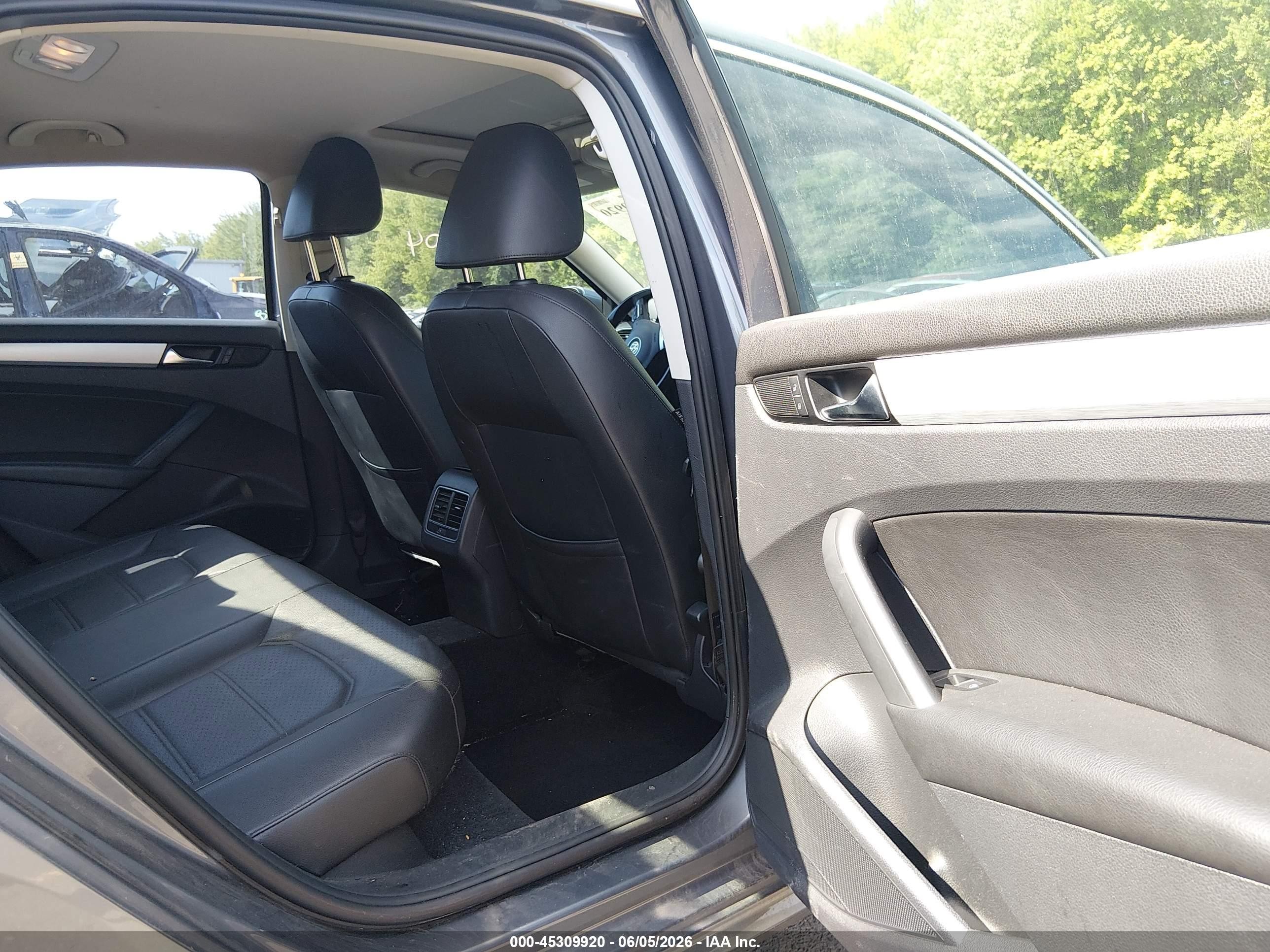 2013 Volkswagen Passat 2.0l Tdi Se Gray vin: 1VWBN7A33DC066491