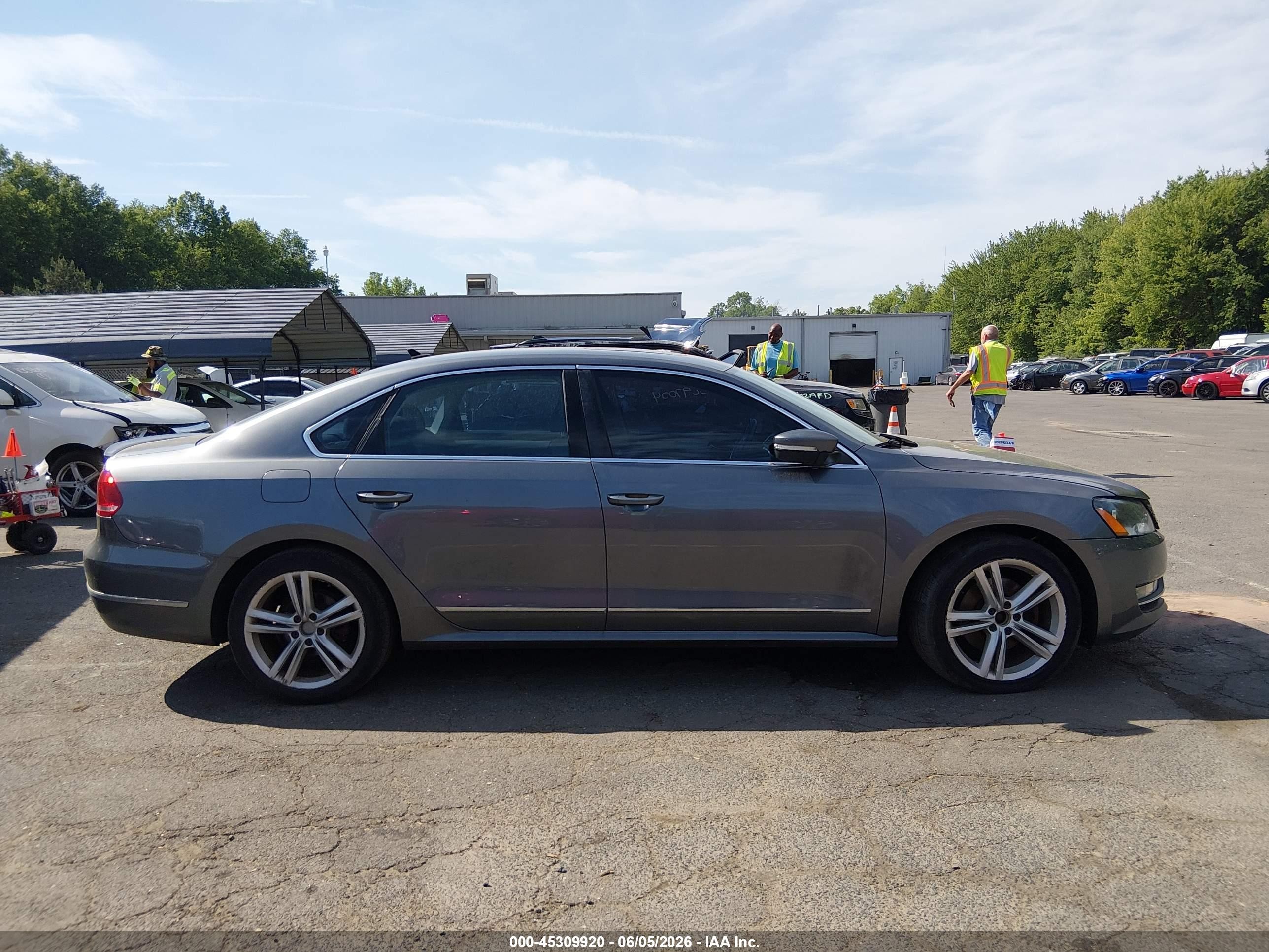 2013 Volkswagen Passat 2.0l Tdi Se Gray vin: 1VWBN7A33DC066491