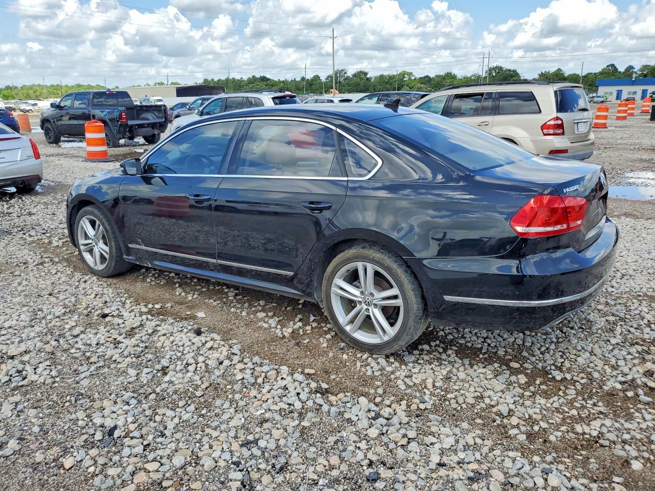 2013 Volkswagen Passat Se Black vin: 1VWBN7A33DC111610
