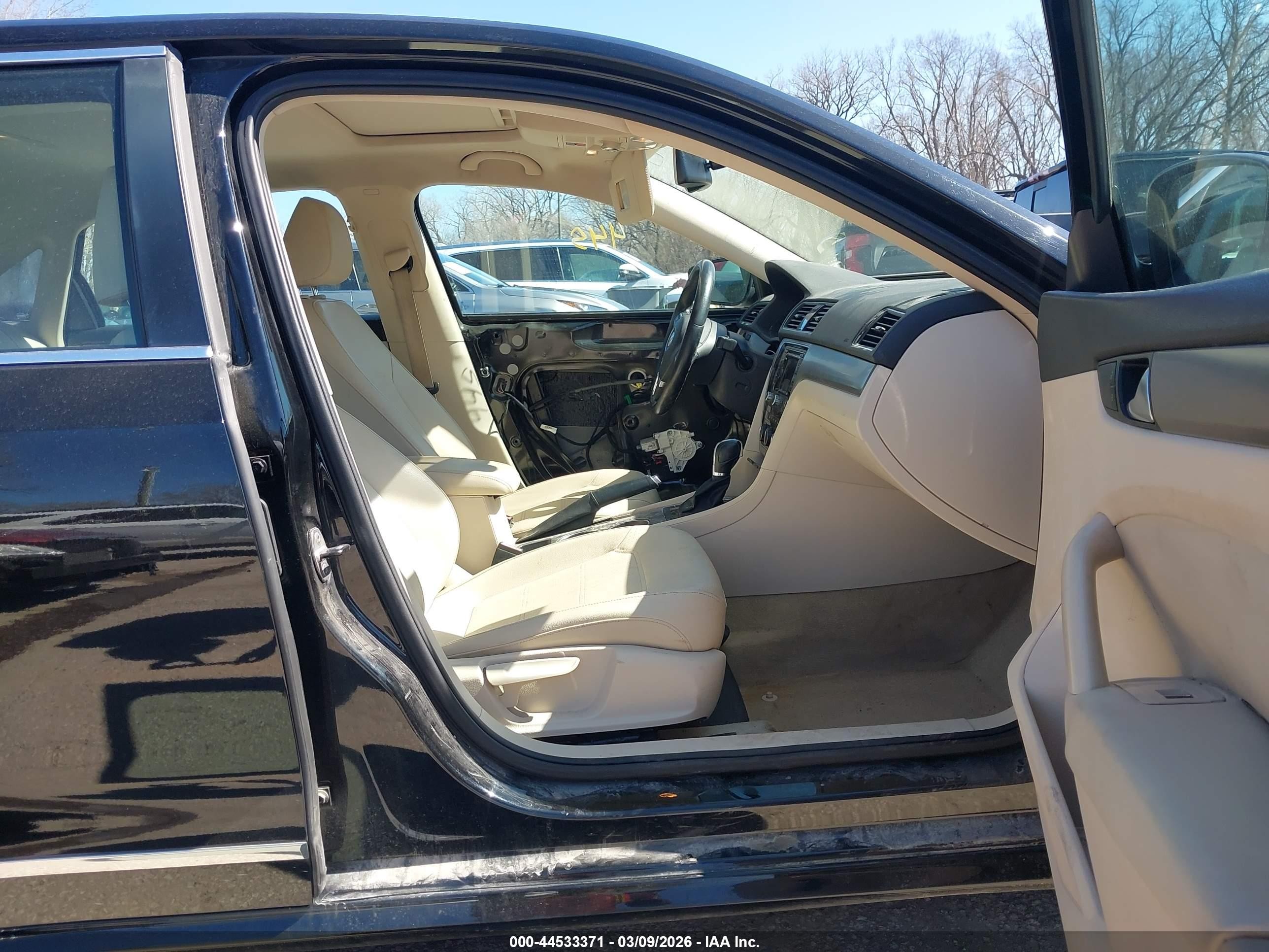 2014 Volkswagen Passat 2.0l Tdi Se Черный vin: 1VWBN7A33EC010942