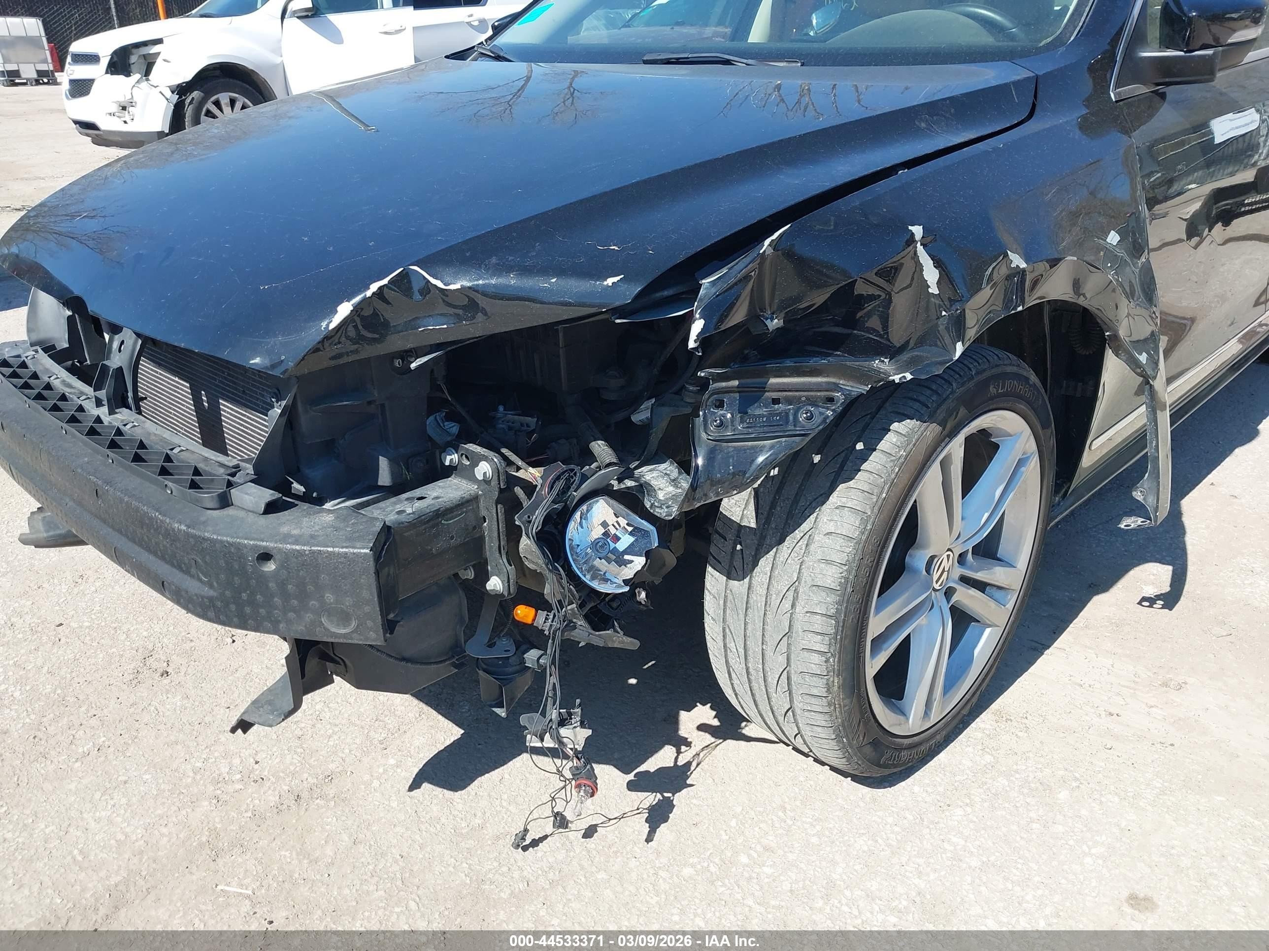 2014 Volkswagen Passat 2.0l Tdi Se Черный vin: 1VWBN7A33EC010942