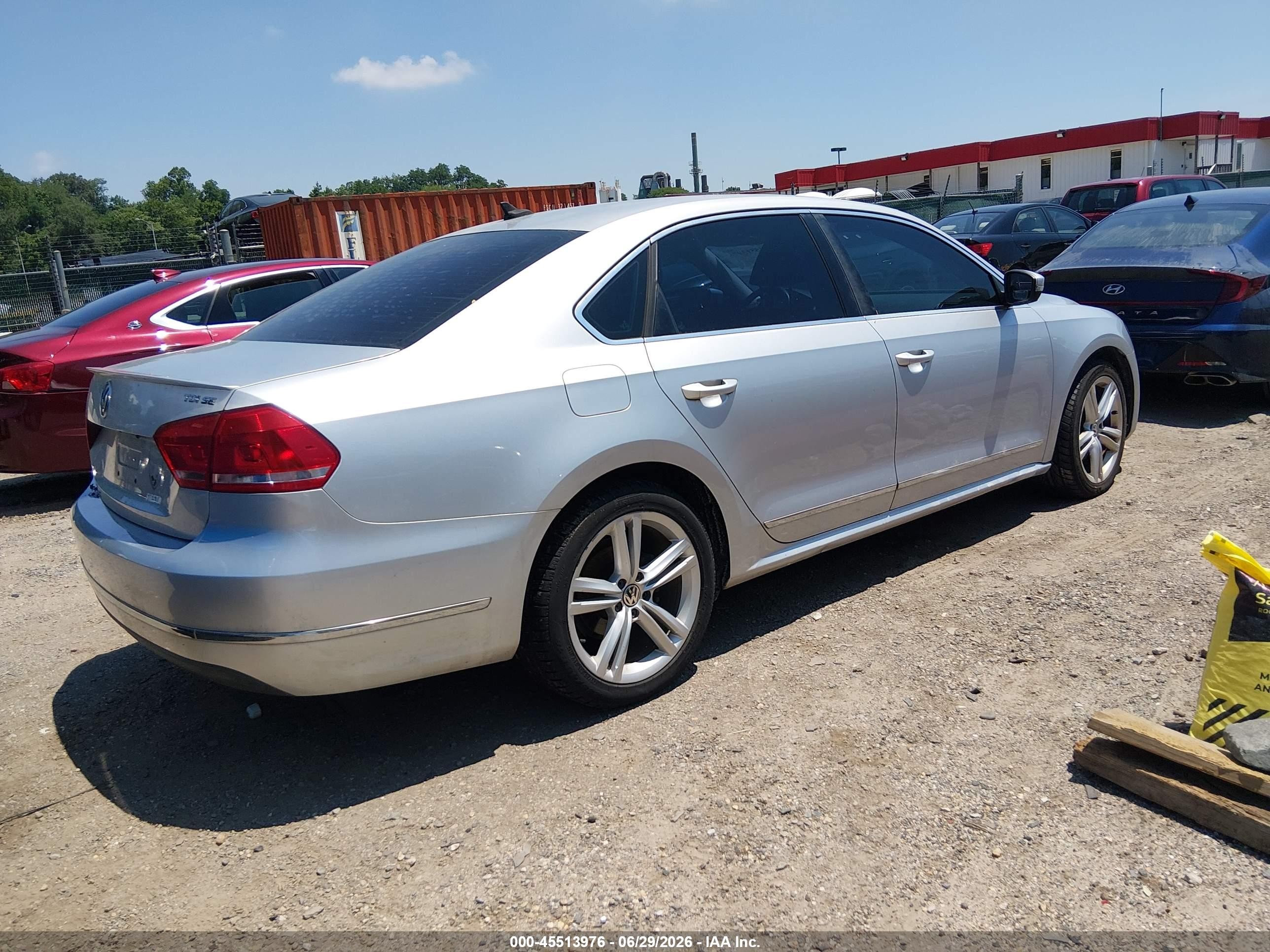 2014 Volkswagen Passat 2.0l Tdi Se Silver vin: 1VWBN7A33EC035016