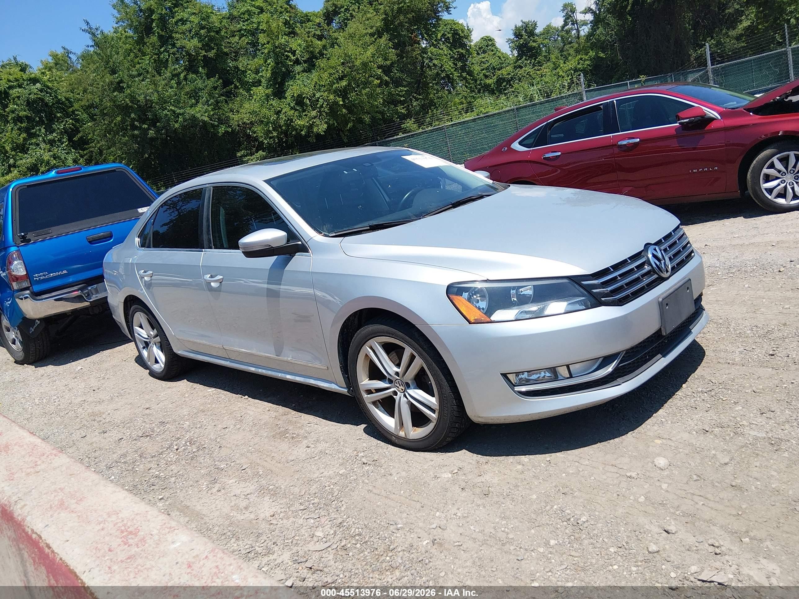 2014 Volkswagen Passat 2.0l Tdi Se Silver vin: 1VWBN7A33EC035016