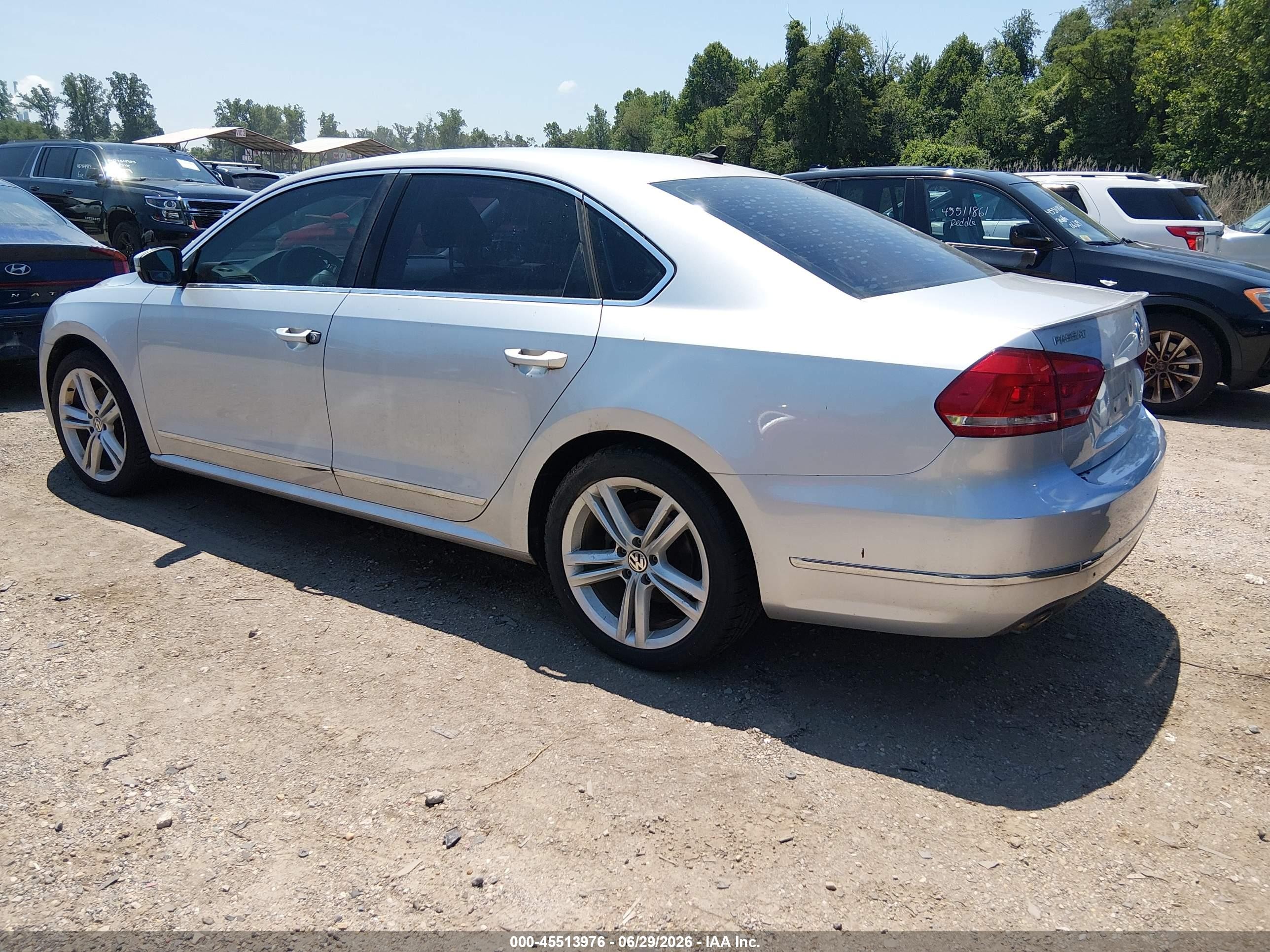 2014 Volkswagen Passat 2.0l Tdi Se Silver vin: 1VWBN7A33EC035016