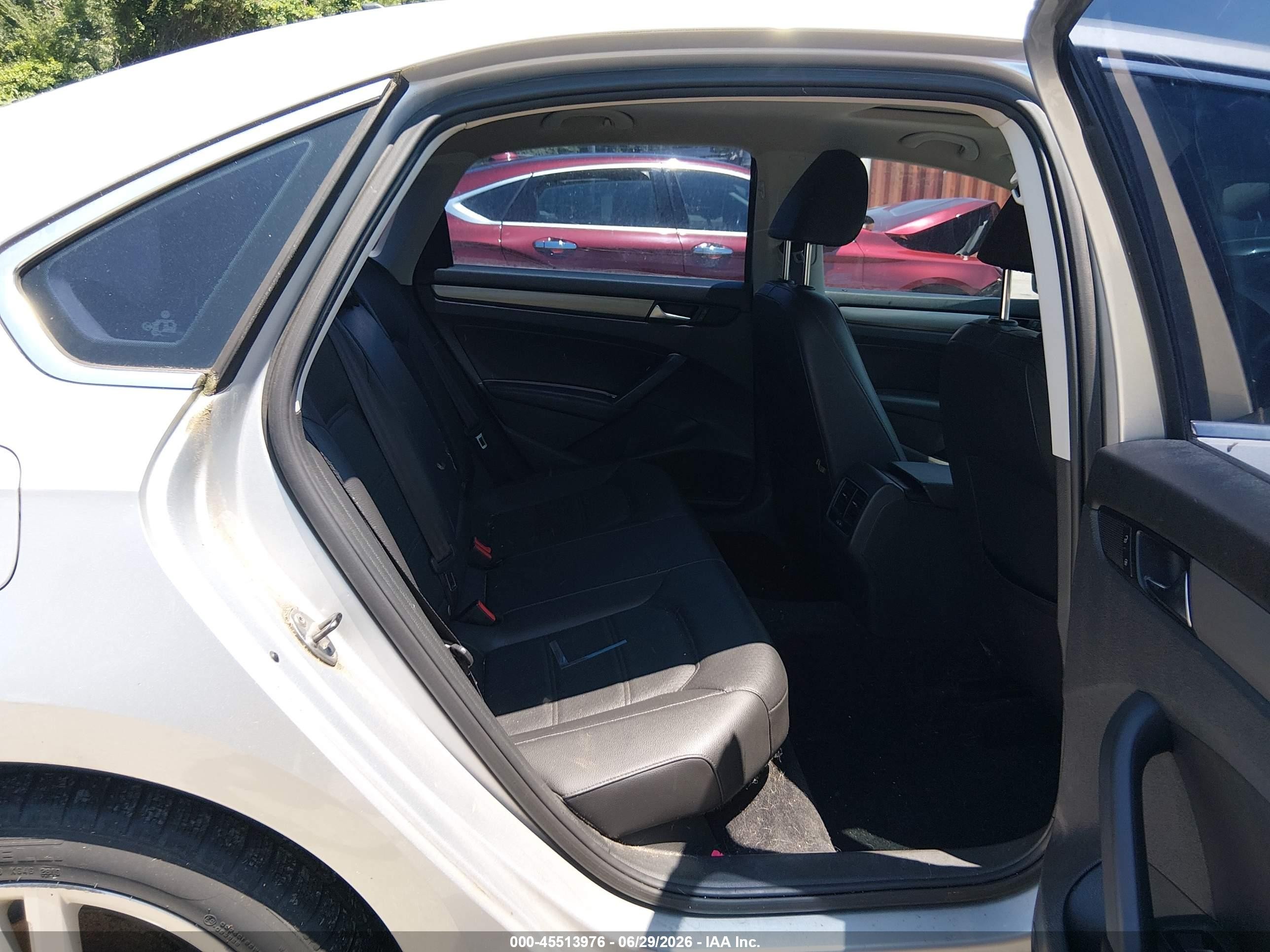 2014 Volkswagen Passat 2.0l Tdi Se Silver vin: 1VWBN7A33EC035016