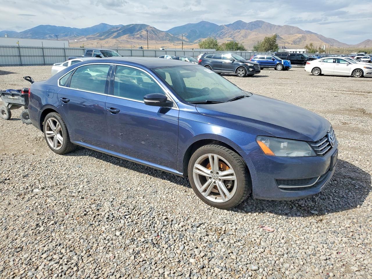 2014 Volkswagen Passat Se Blue vin: 1VWBN7A33EC057159
