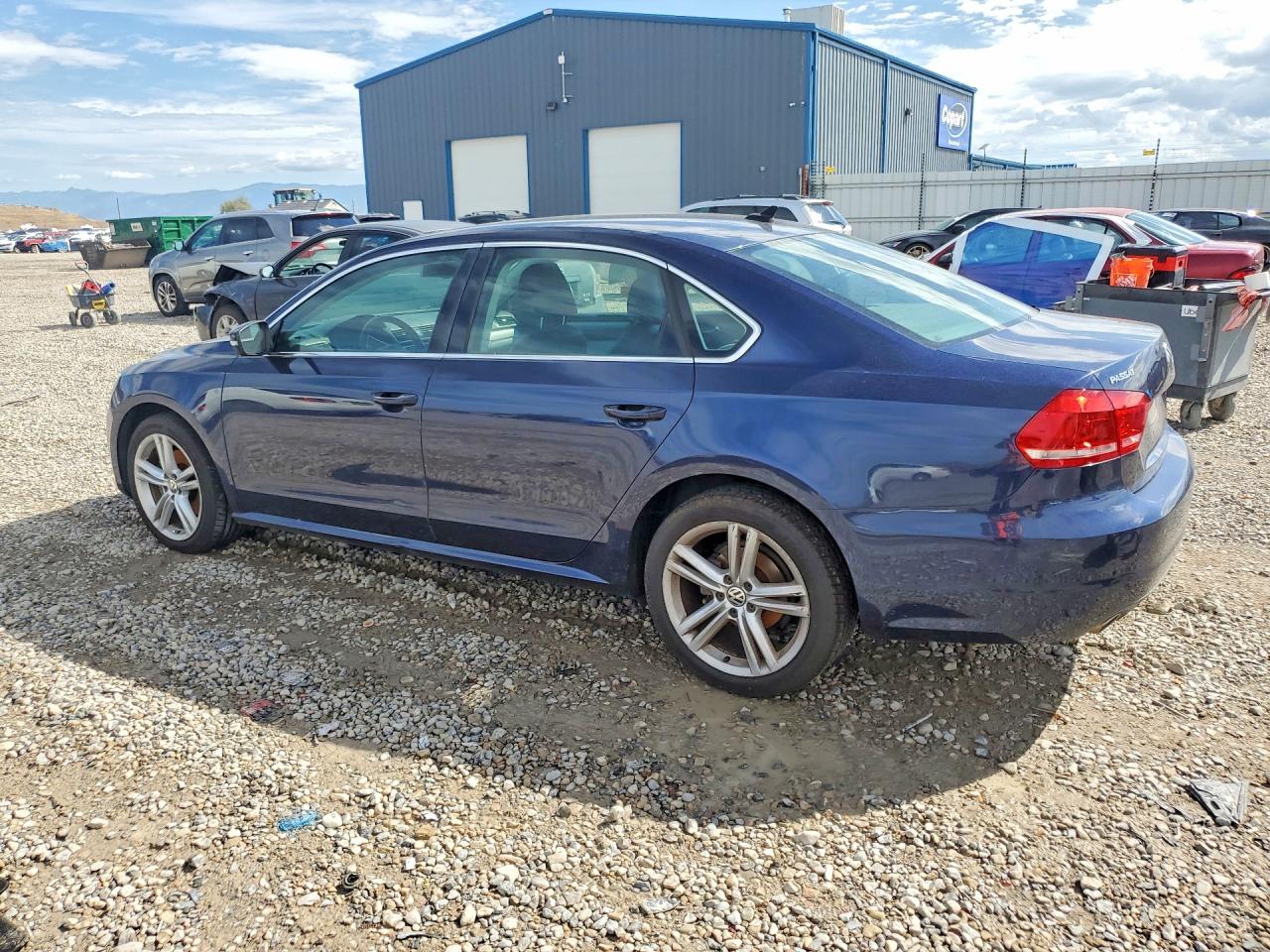 2014 Volkswagen Passat Se Blue vin: 1VWBN7A33EC057159