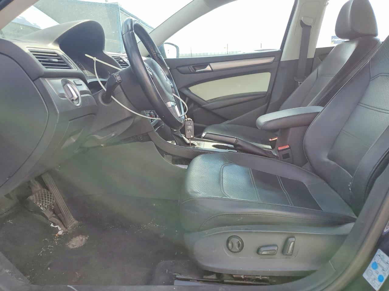 2014 Volkswagen Passat Se Blue vin: 1VWBN7A33EC057159