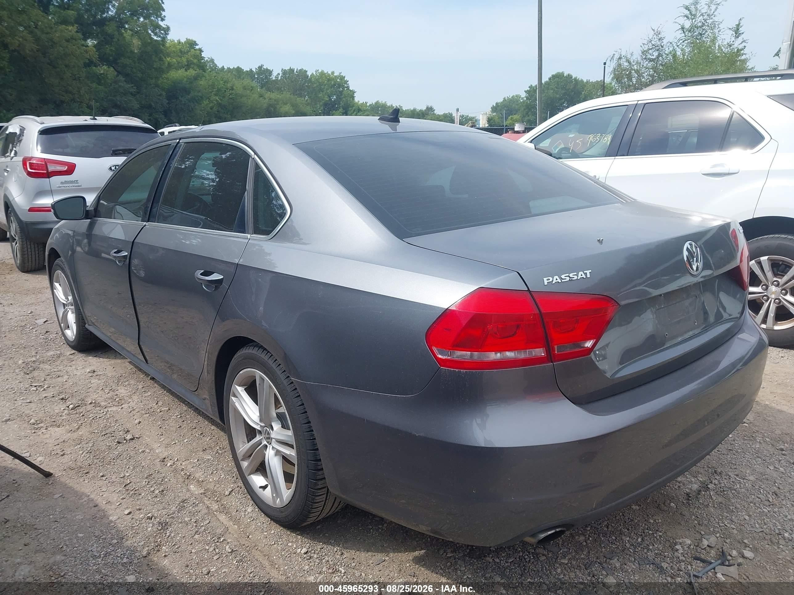 2014 Volkswagen Passat 2.0l Tdi Se Gray vin: 1VWBN7A33EC081137