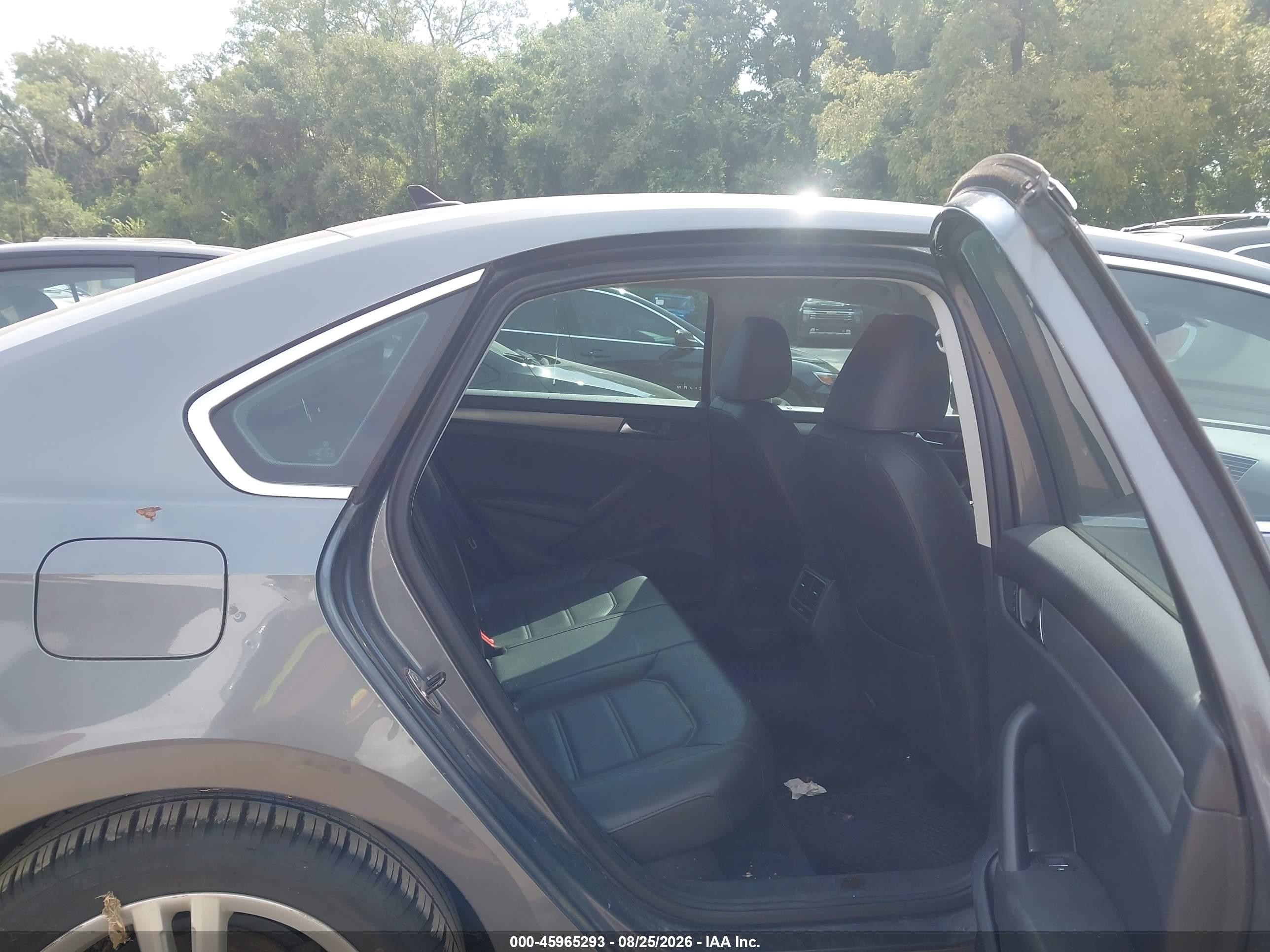 2014 Volkswagen Passat 2.0l Tdi Se Gray vin: 1VWBN7A33EC081137