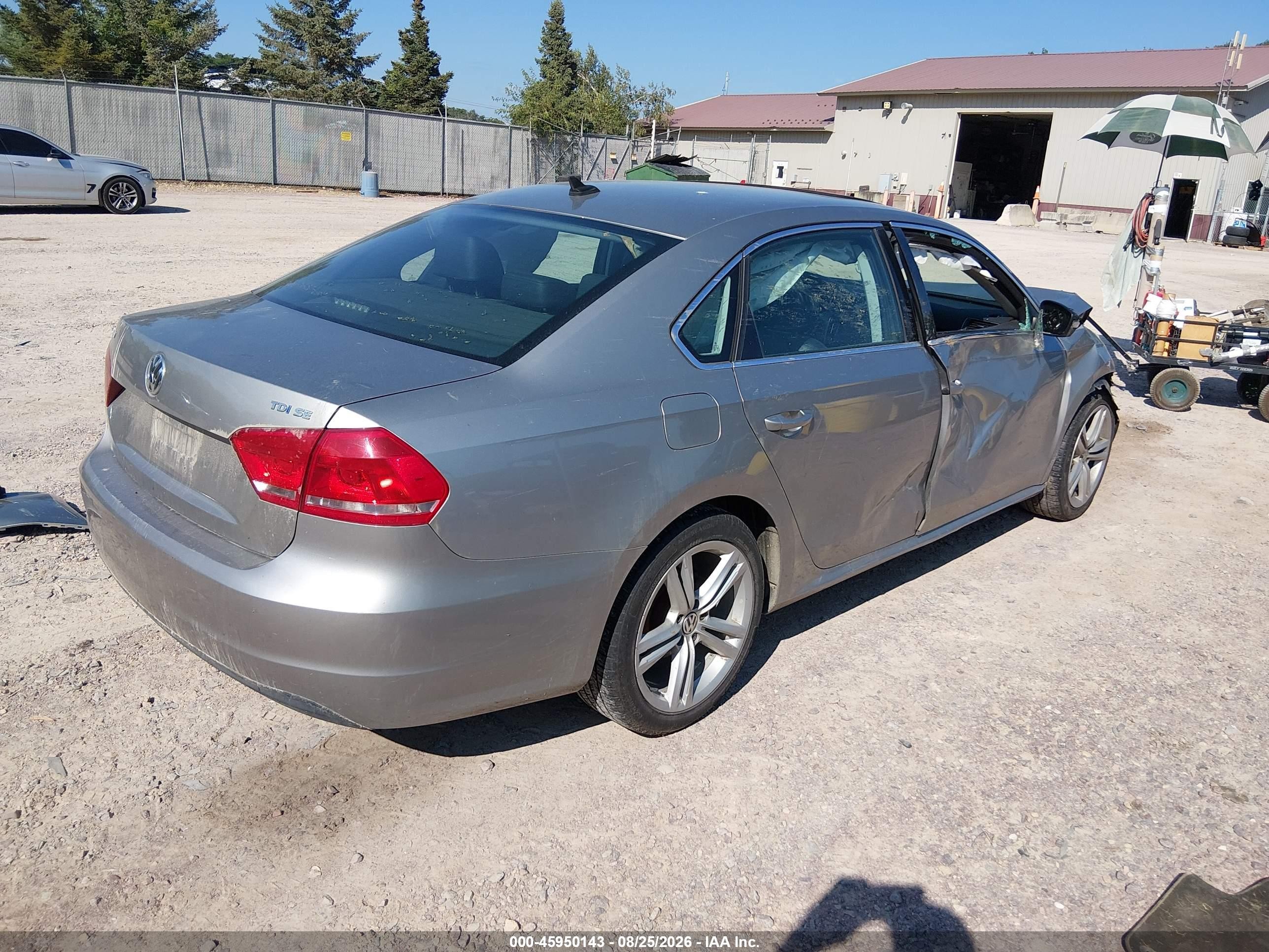 2014 Volkswagen Passat 2.0l Tdi Se Серебряный vin: 1VWBN7A33EC082157