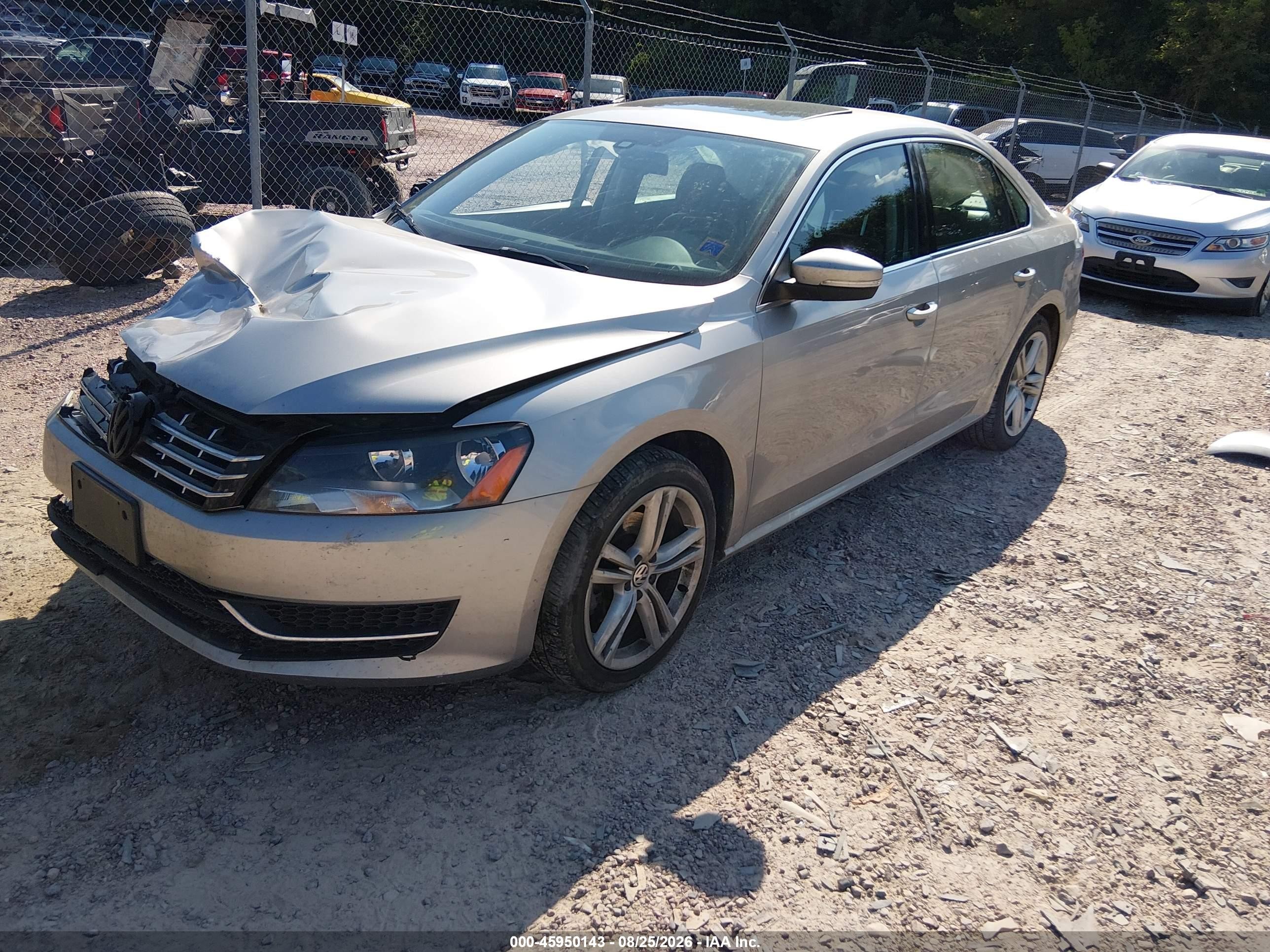 2014 Volkswagen Passat 2.0l Tdi Se Серебряный vin: 1VWBN7A33EC082157