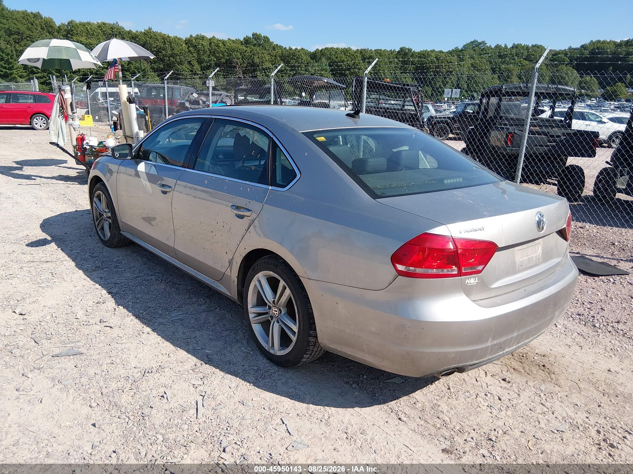 2014 Volkswagen Passat 2.0l Tdi Se Серебряный vin: 1VWBN7A33EC082157