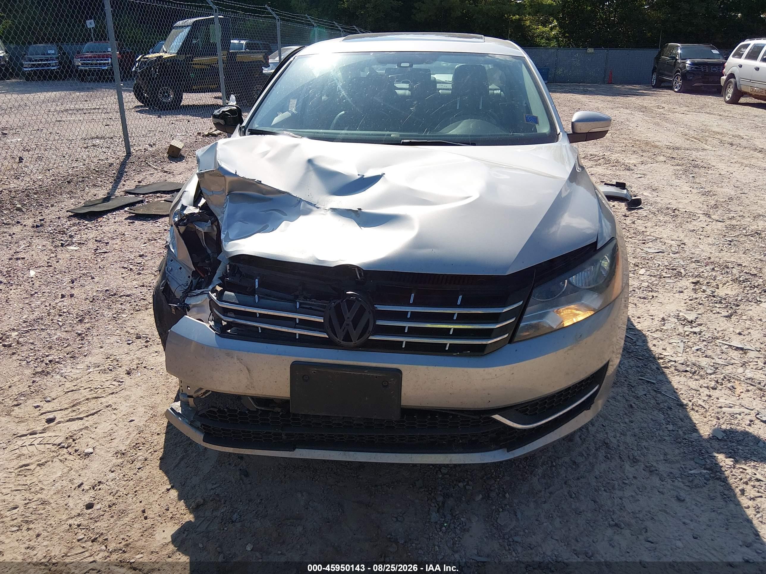 2014 Volkswagen Passat 2.0l Tdi Se Серебряный vin: 1VWBN7A33EC082157
