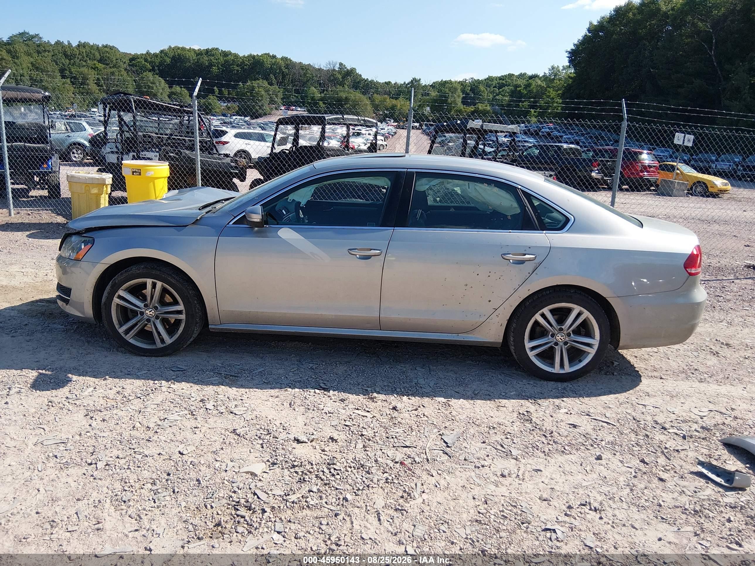 2014 Volkswagen Passat 2.0l Tdi Se Серебряный vin: 1VWBN7A33EC082157