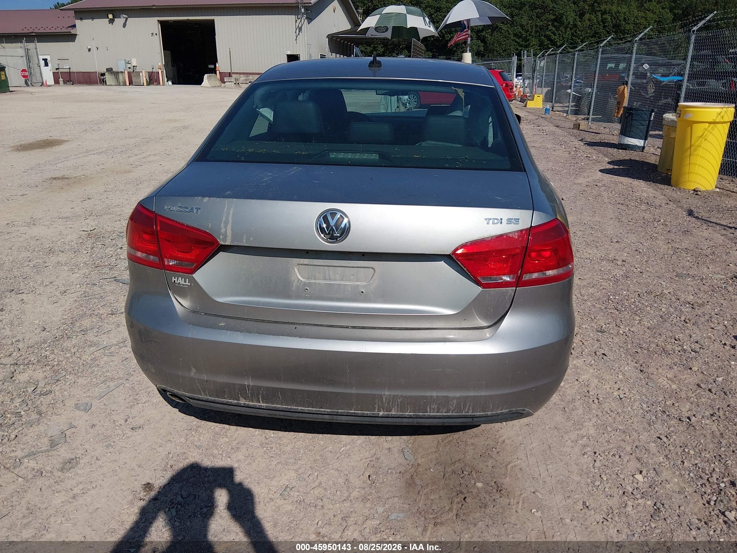 2014 Volkswagen Passat 2.0l Tdi Se Серебряный vin: 1VWBN7A33EC082157