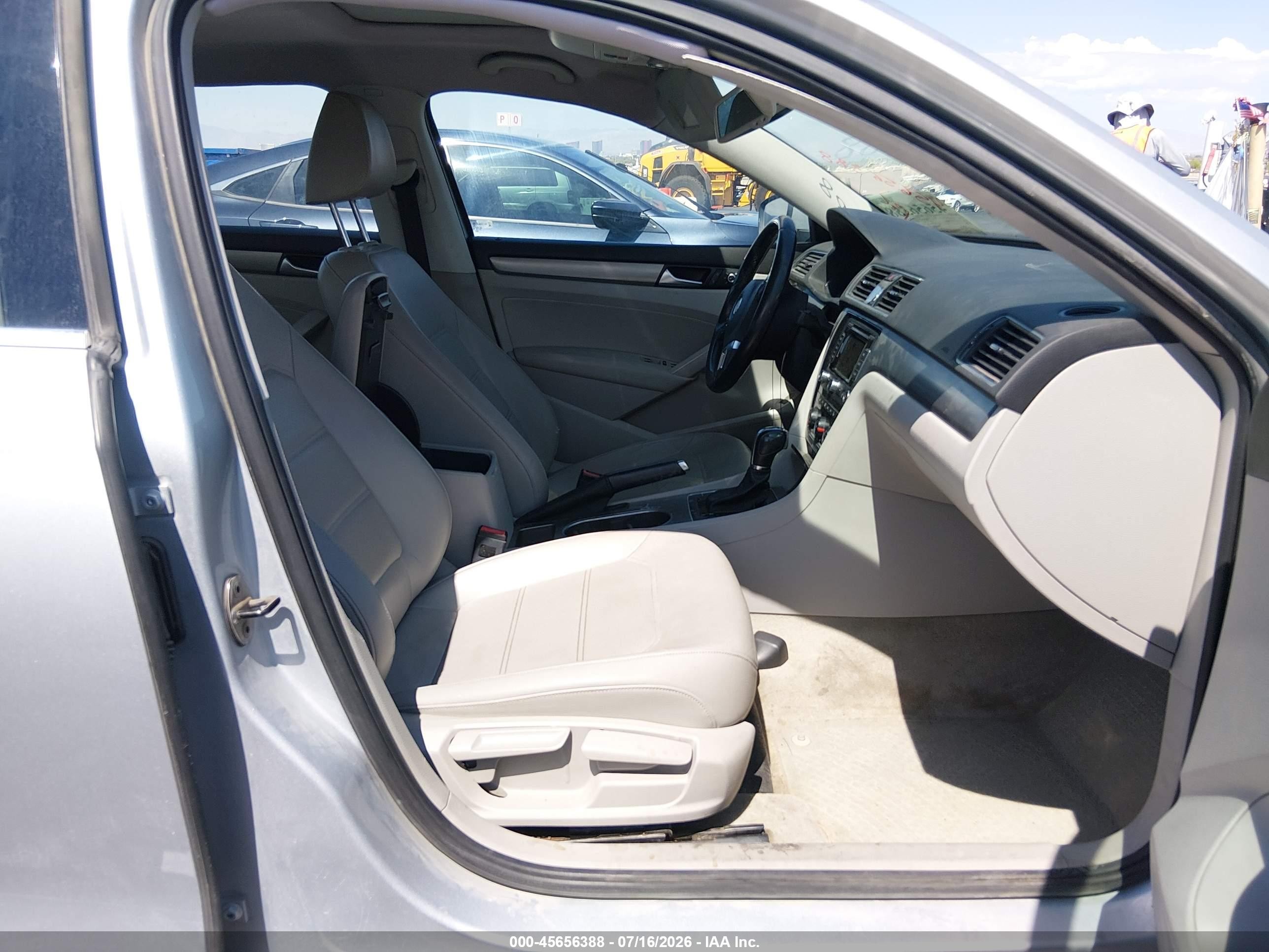 2014 Volkswagen Passat 2.0l Tdi Se Silver vin: 1VWBN7A33EC098360