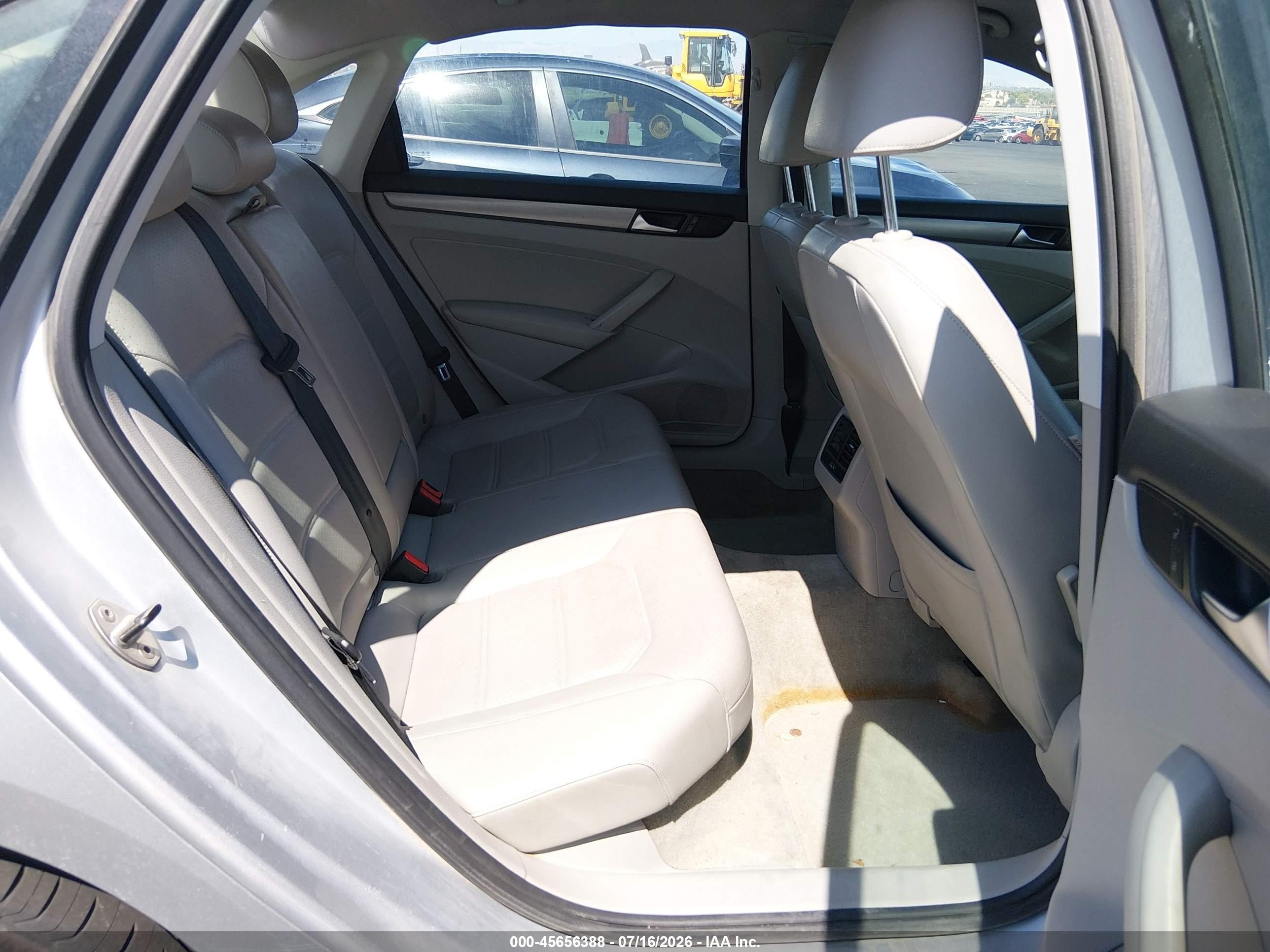 2014 Volkswagen Passat 2.0l Tdi Se Silver vin: 1VWBN7A33EC098360