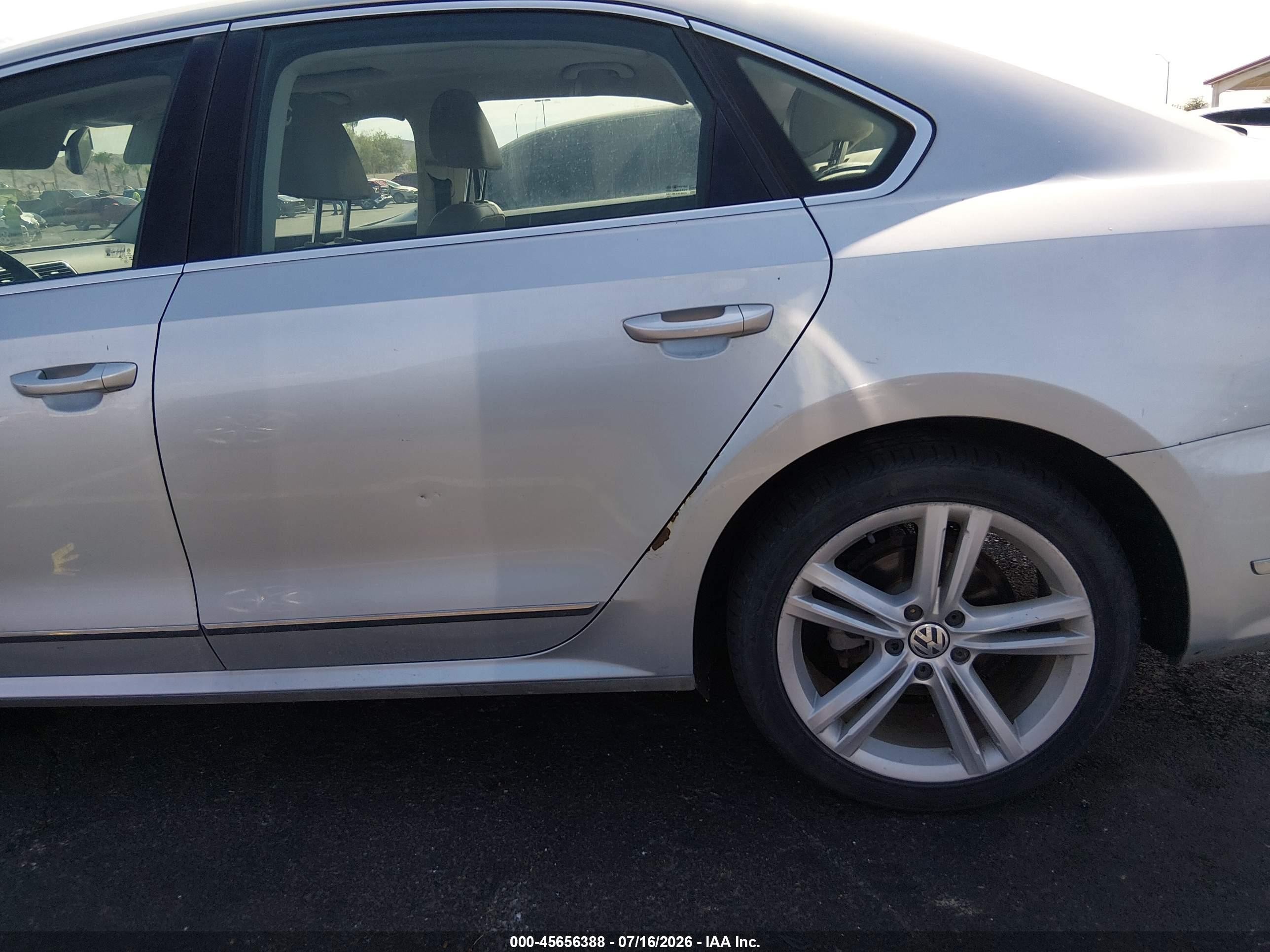 2014 Volkswagen Passat 2.0l Tdi Se Silver vin: 1VWBN7A33EC098360