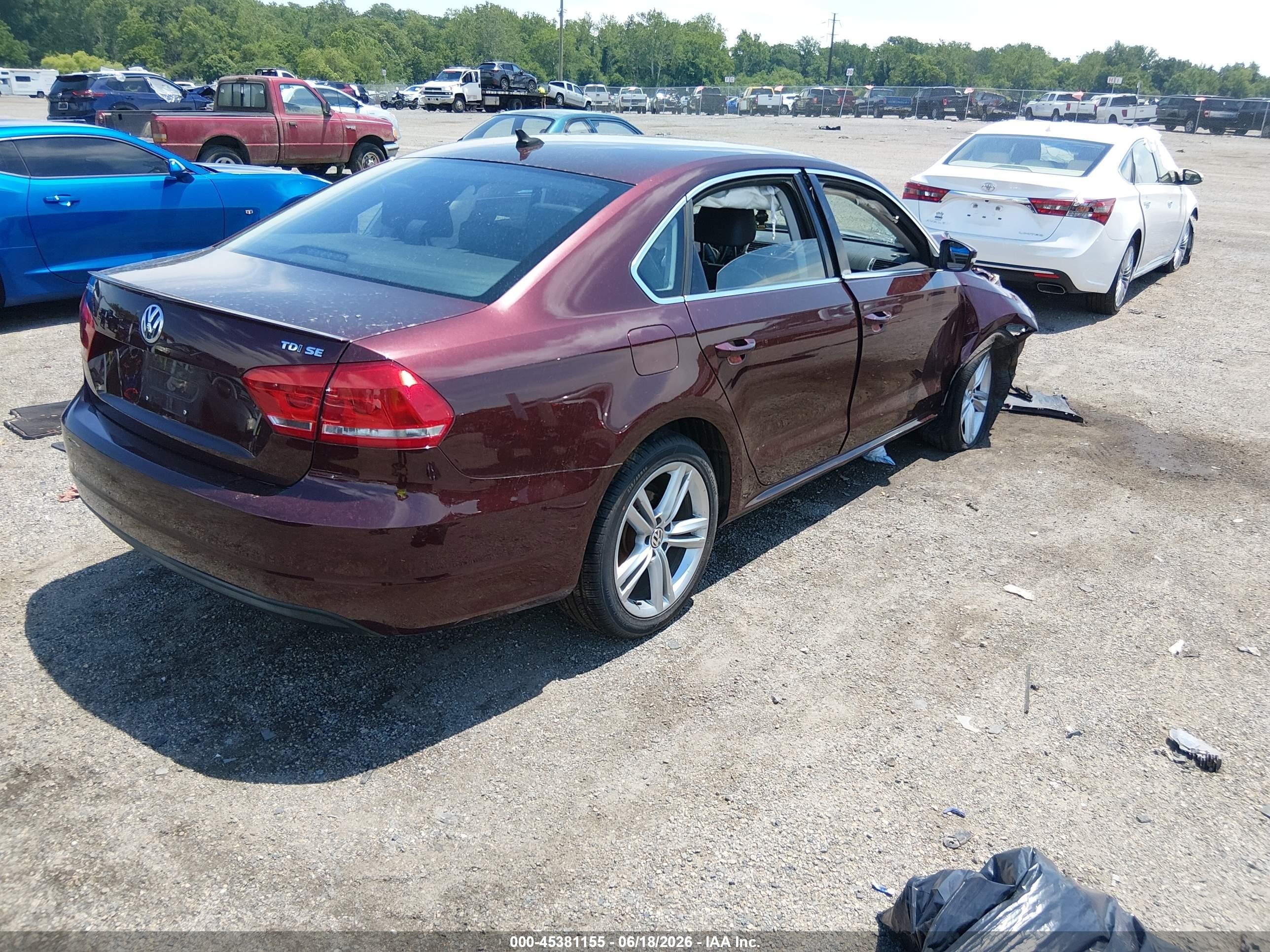2014 Volkswagen Passat 2.0l Tdi Se Maroon vin: 1VWBN7A33EC098410