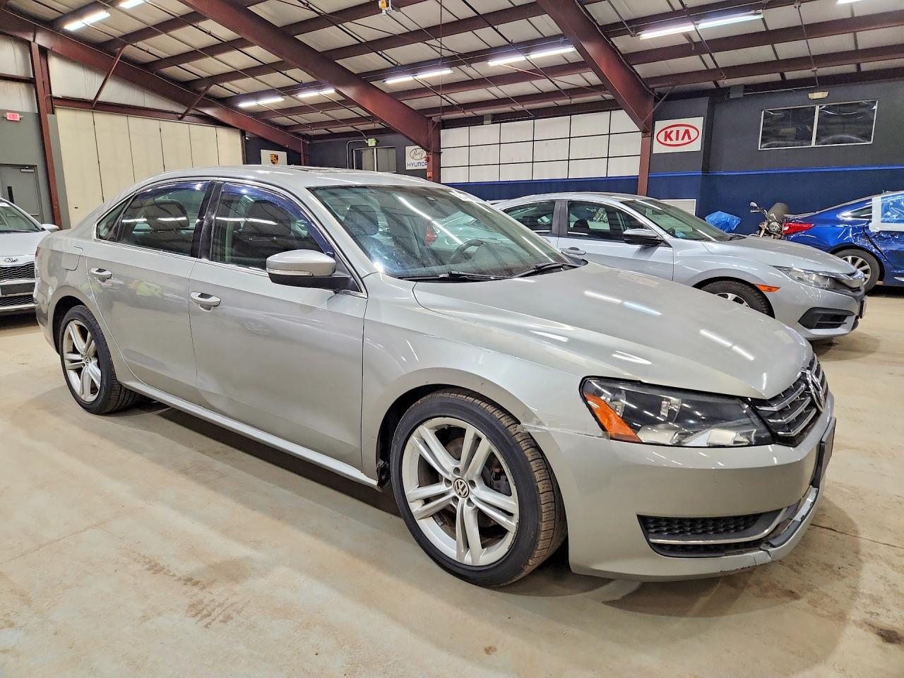 2014 Volkswagen Passat Se Серебряный vin: 1VWBN7A33EC099315