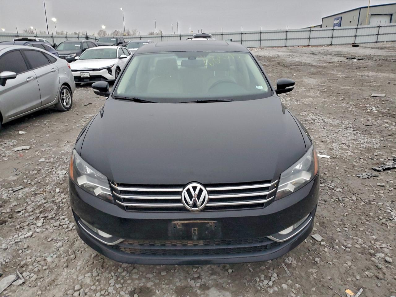 2013 Volkswagen Passat Se Black vin: 1VWBN7A34DC003030