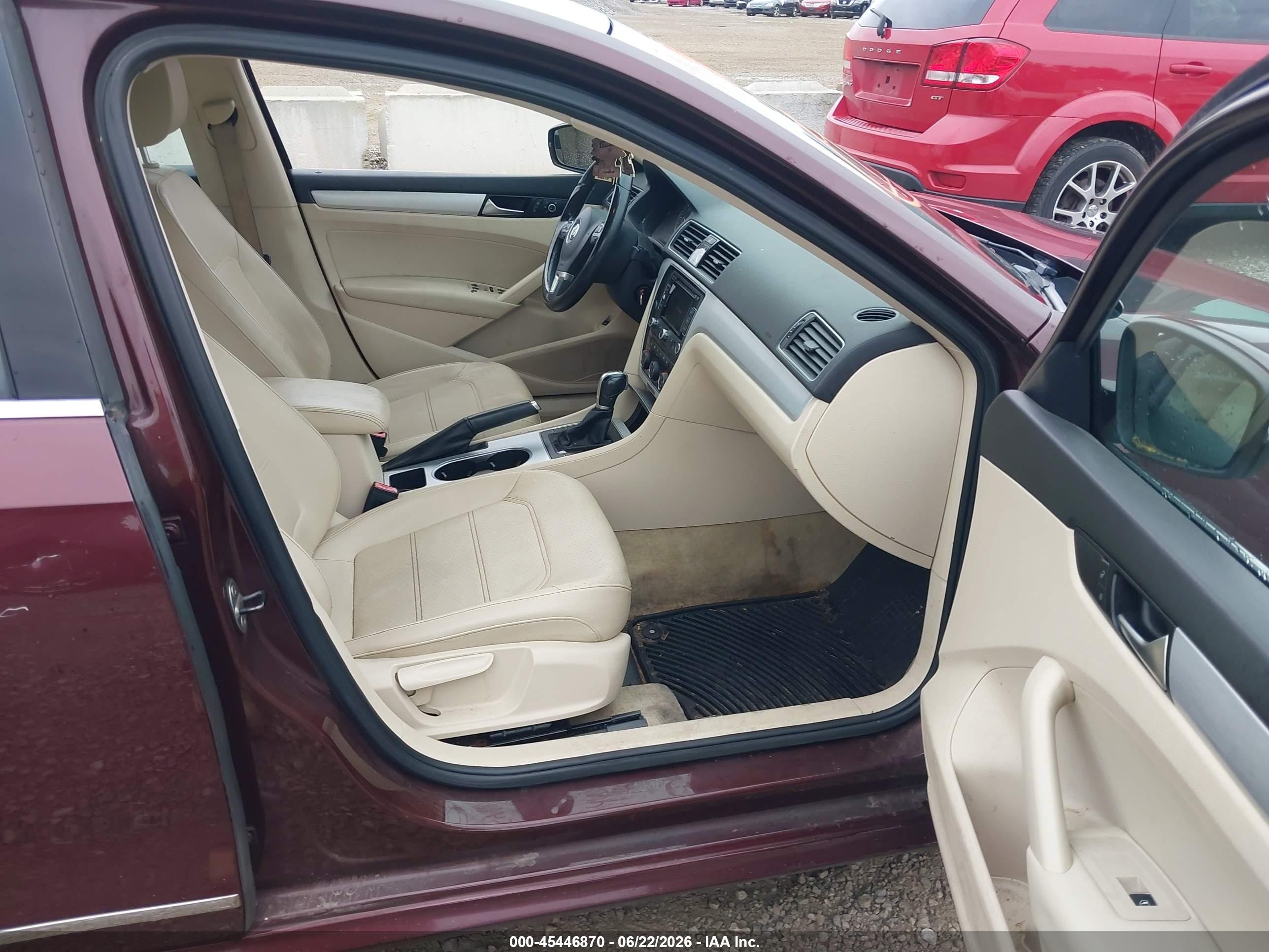 2013 Volkswagen Passat 2.0l Tdi Se Maroon vin: 1VWBN7A34DC035282