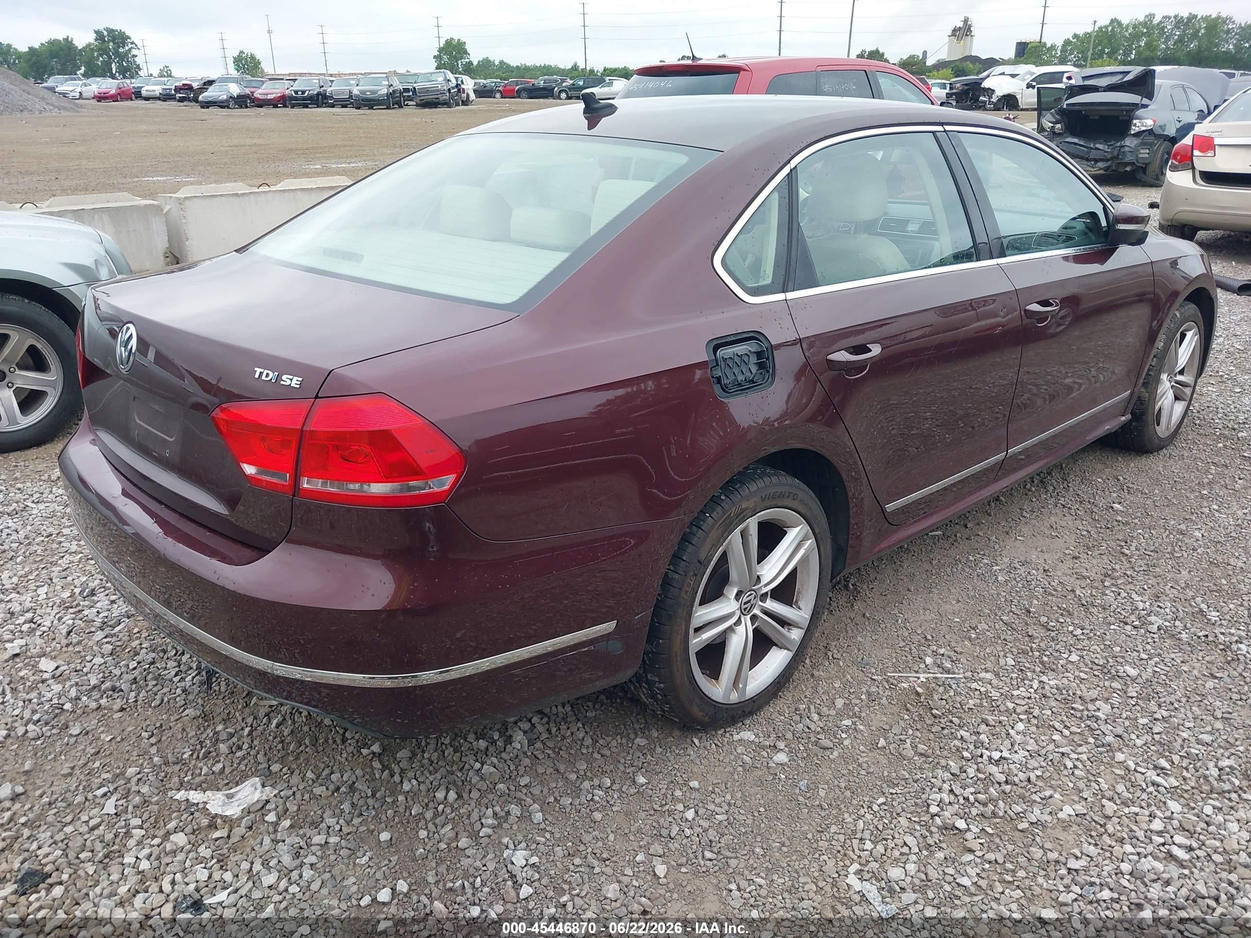2013 Volkswagen Passat 2.0l Tdi Se Maroon vin: 1VWBN7A34DC035282