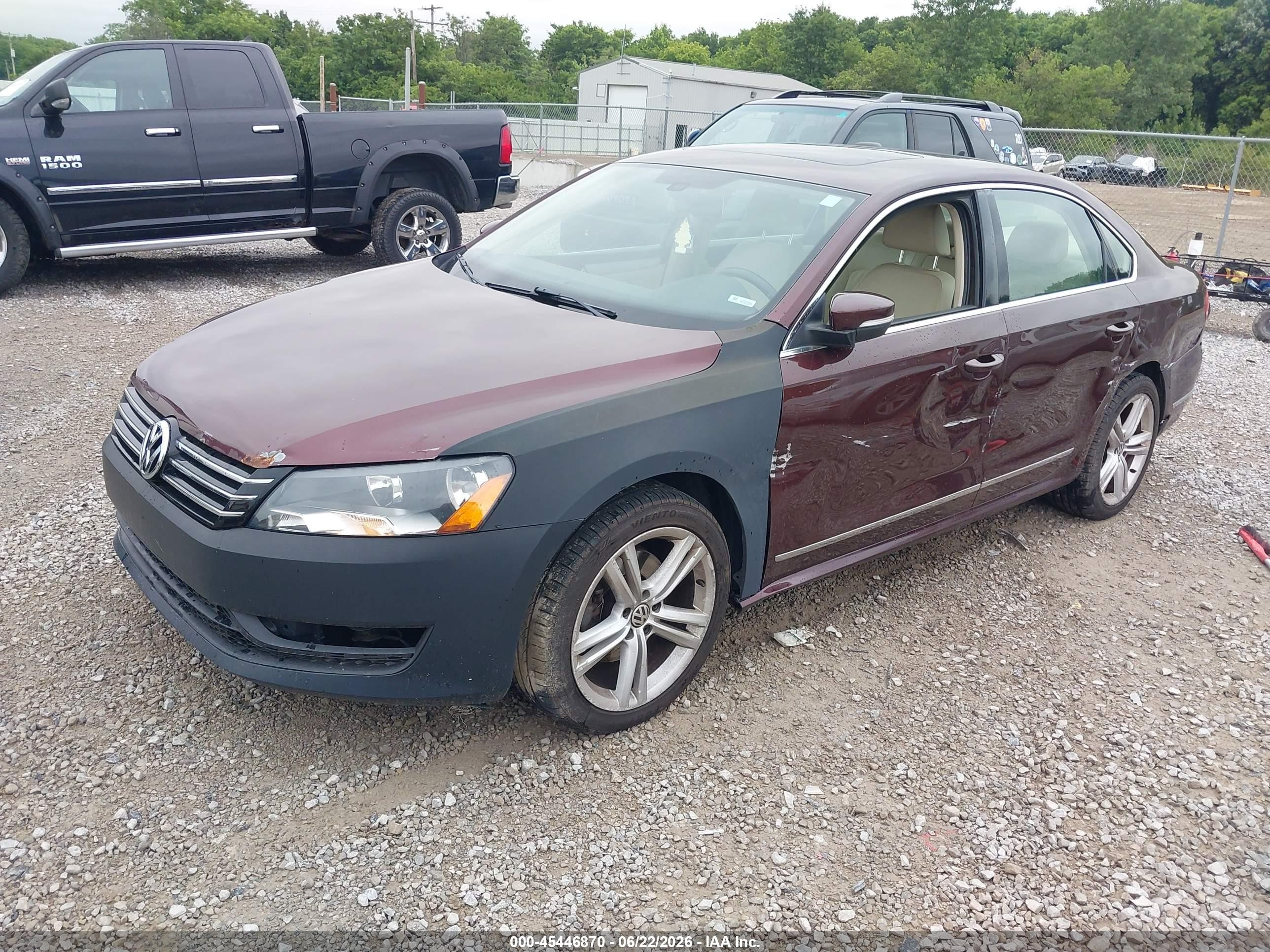 2013 Volkswagen Passat 2.0l Tdi Se Maroon vin: 1VWBN7A34DC035282