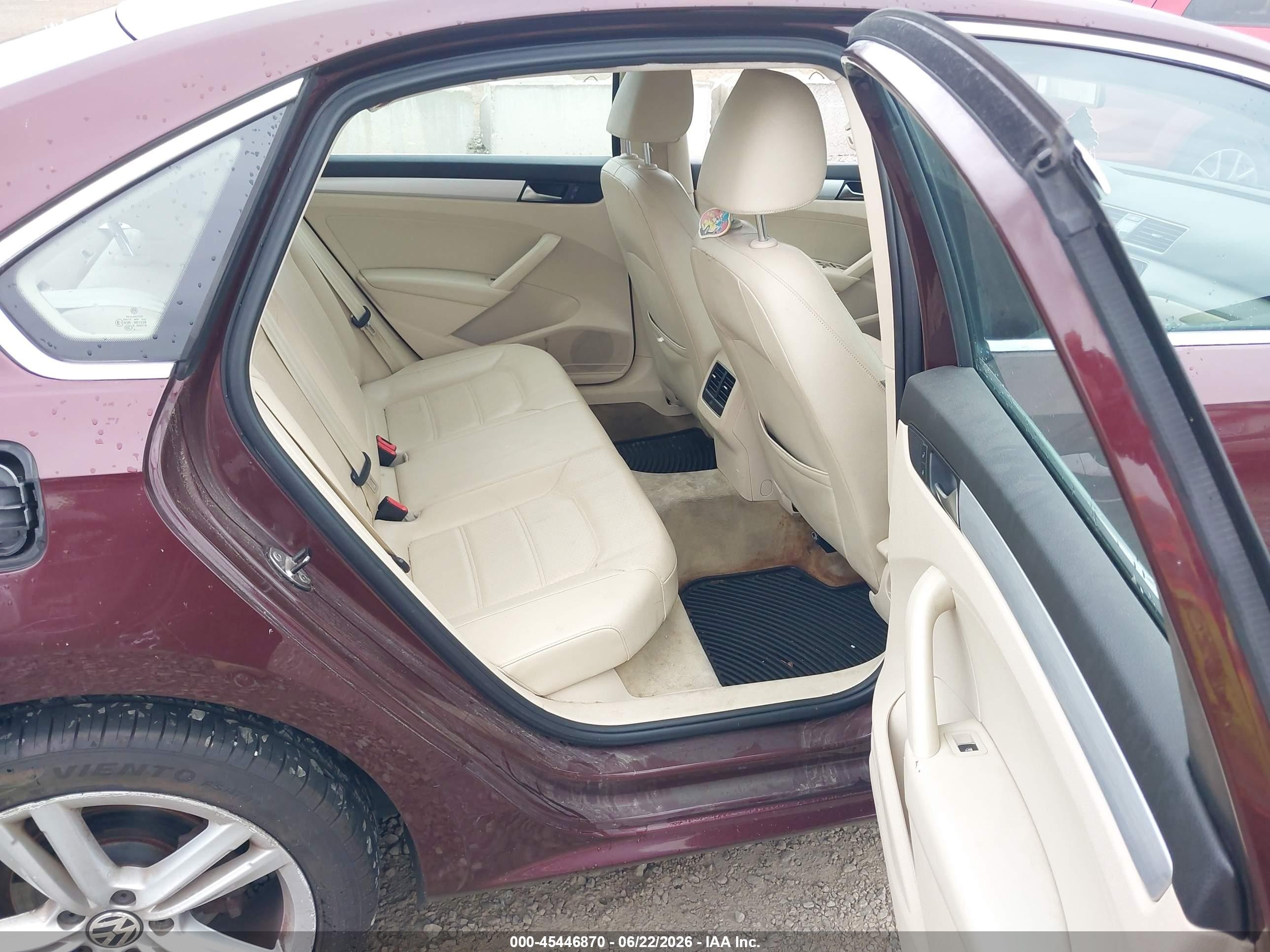 2013 Volkswagen Passat 2.0l Tdi Se Maroon vin: 1VWBN7A34DC035282