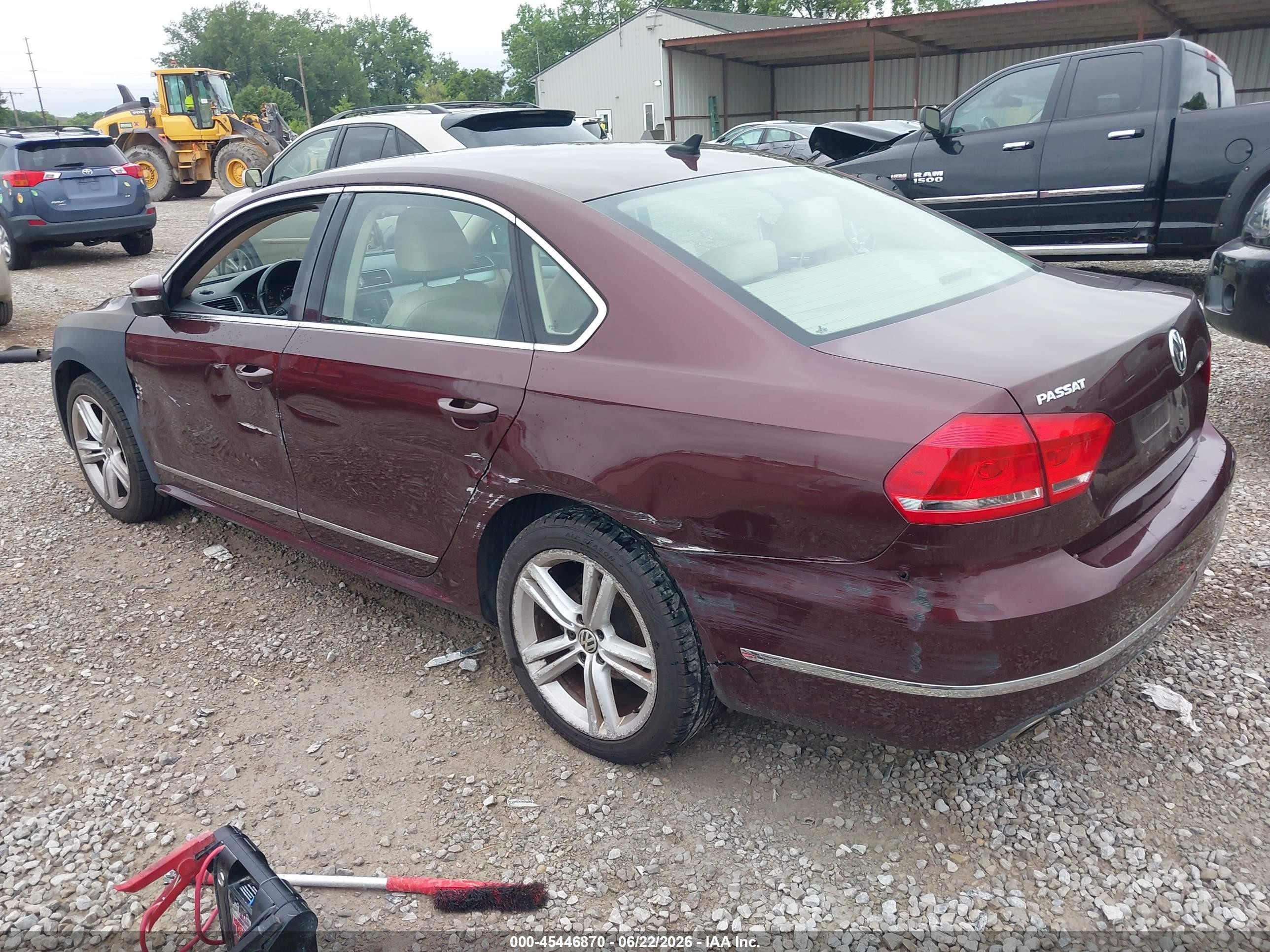 2013 Volkswagen Passat 2.0l Tdi Se Maroon vin: 1VWBN7A34DC035282