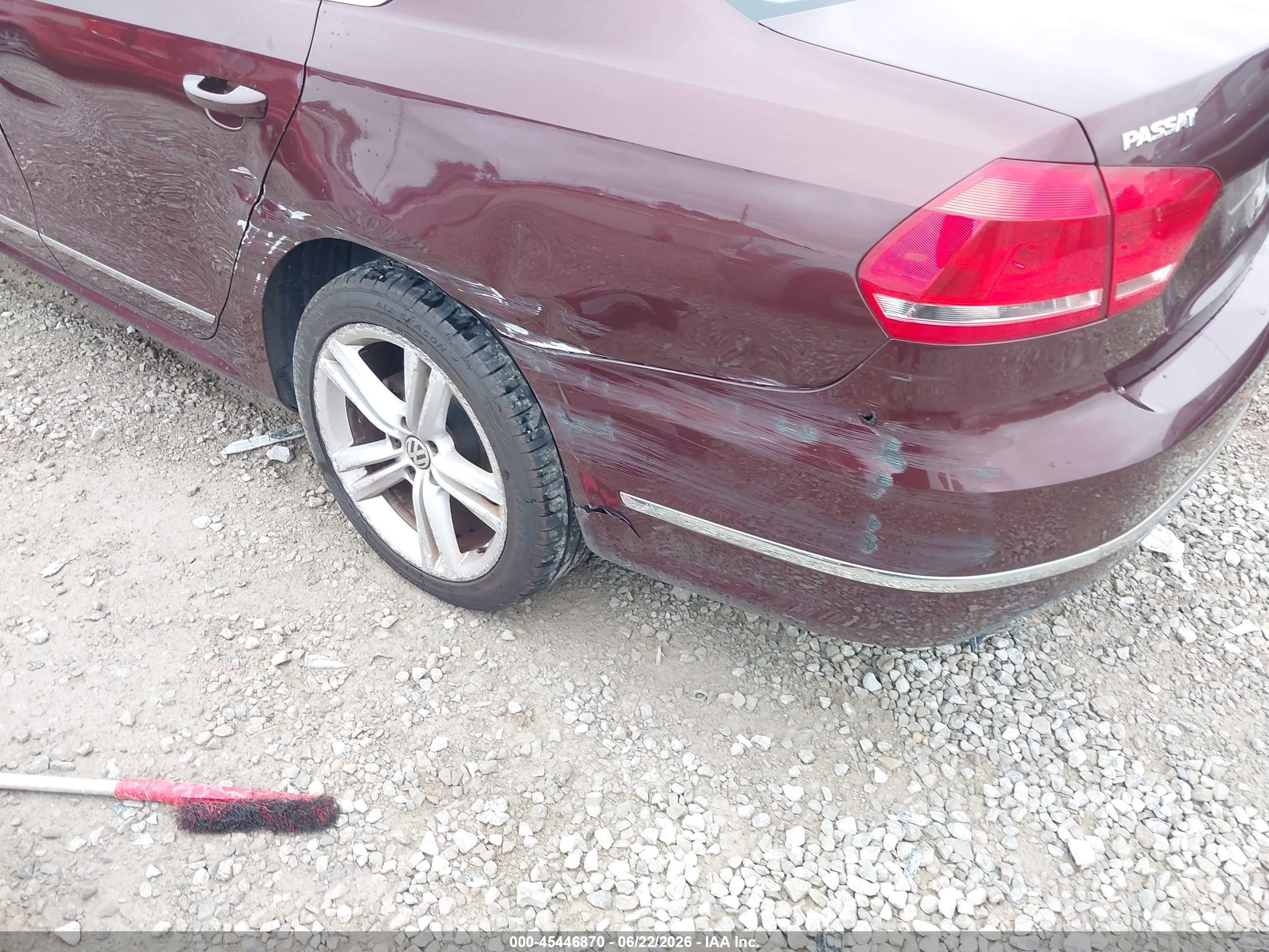 2013 Volkswagen Passat 2.0l Tdi Se Maroon vin: 1VWBN7A34DC035282