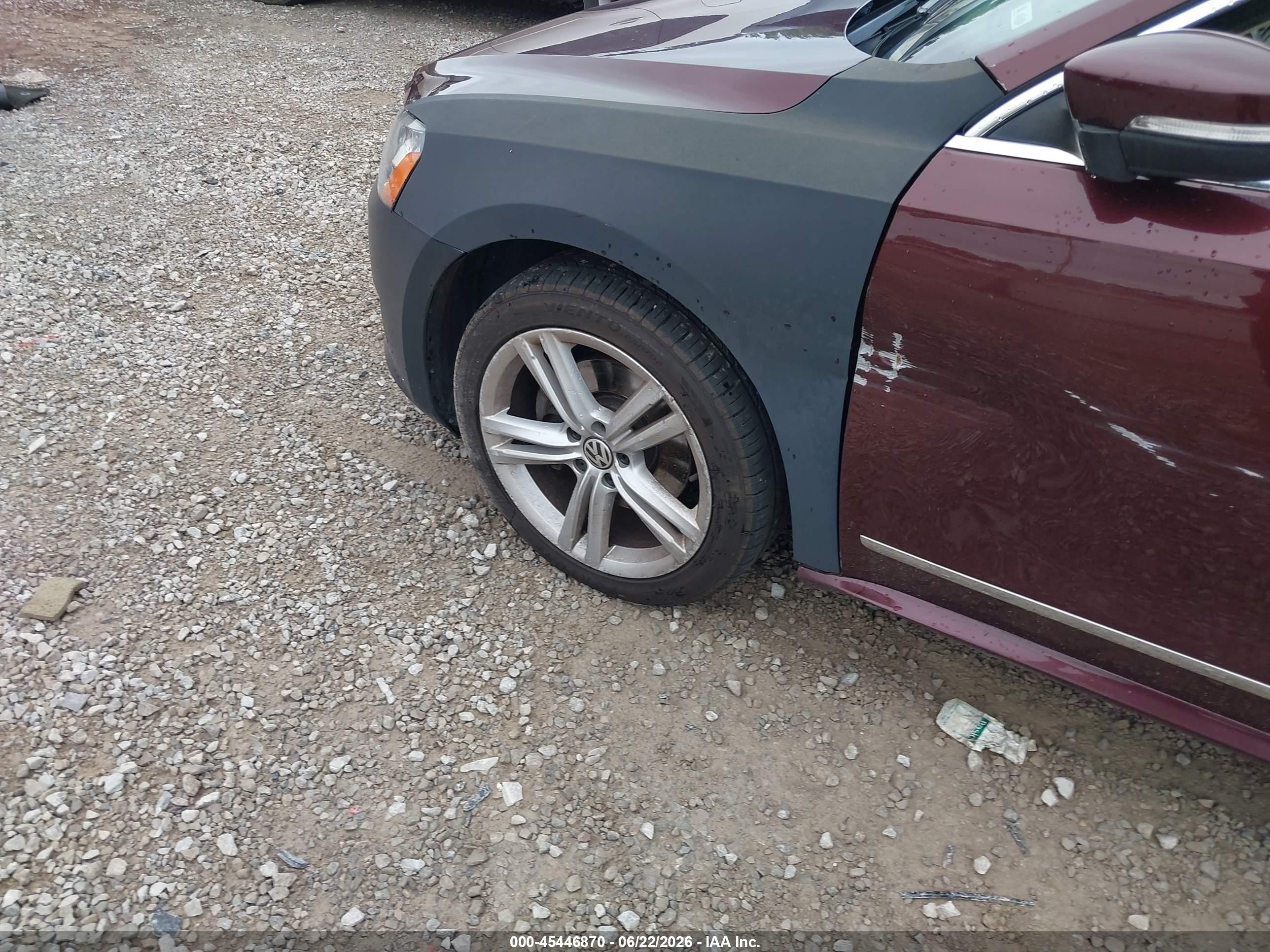 2013 Volkswagen Passat 2.0l Tdi Se Maroon vin: 1VWBN7A34DC035282