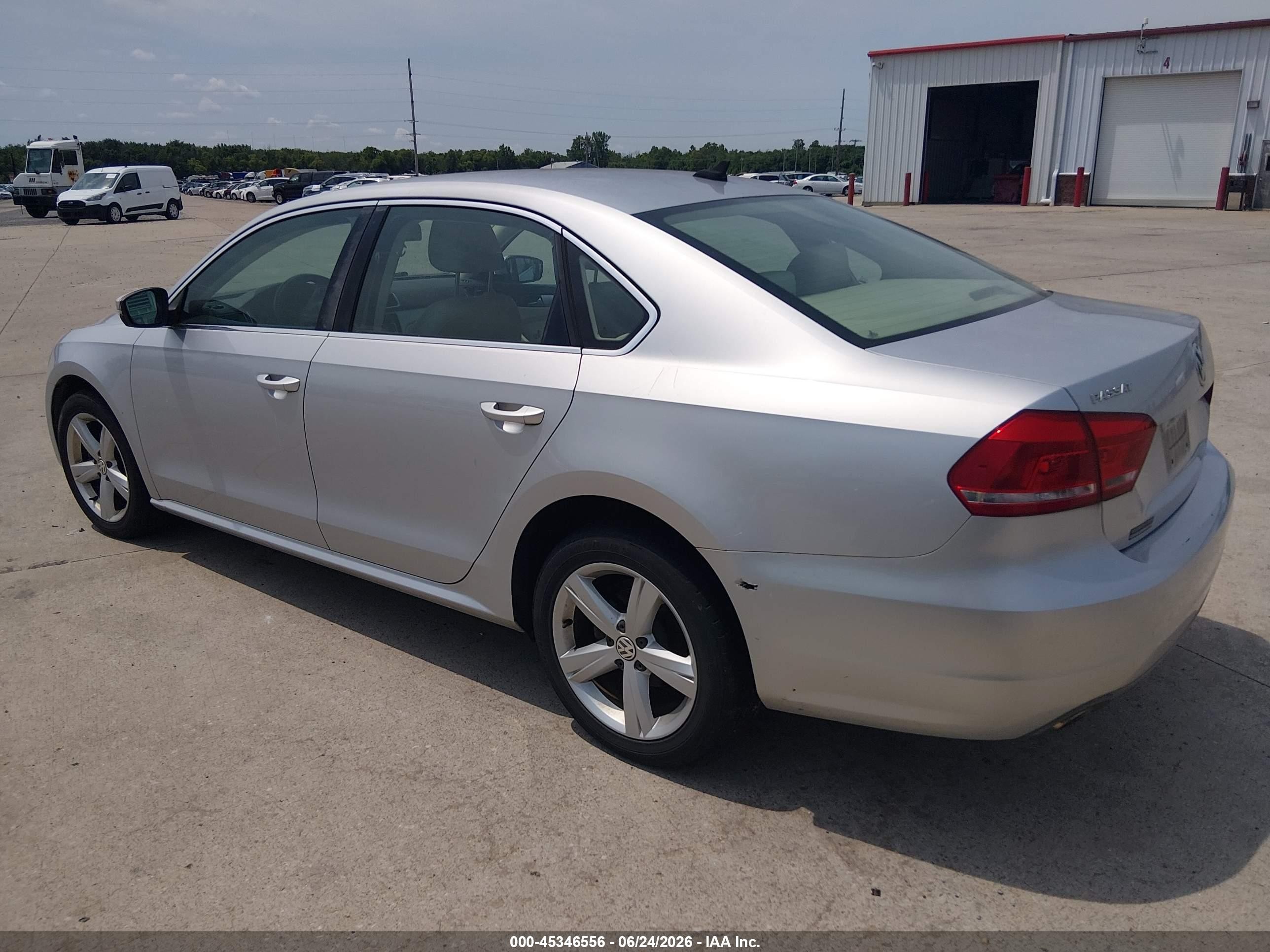 2013 Volkswagen Passat 2.0l Tdi Se Gray vin: 1VWBN7A34DC072817