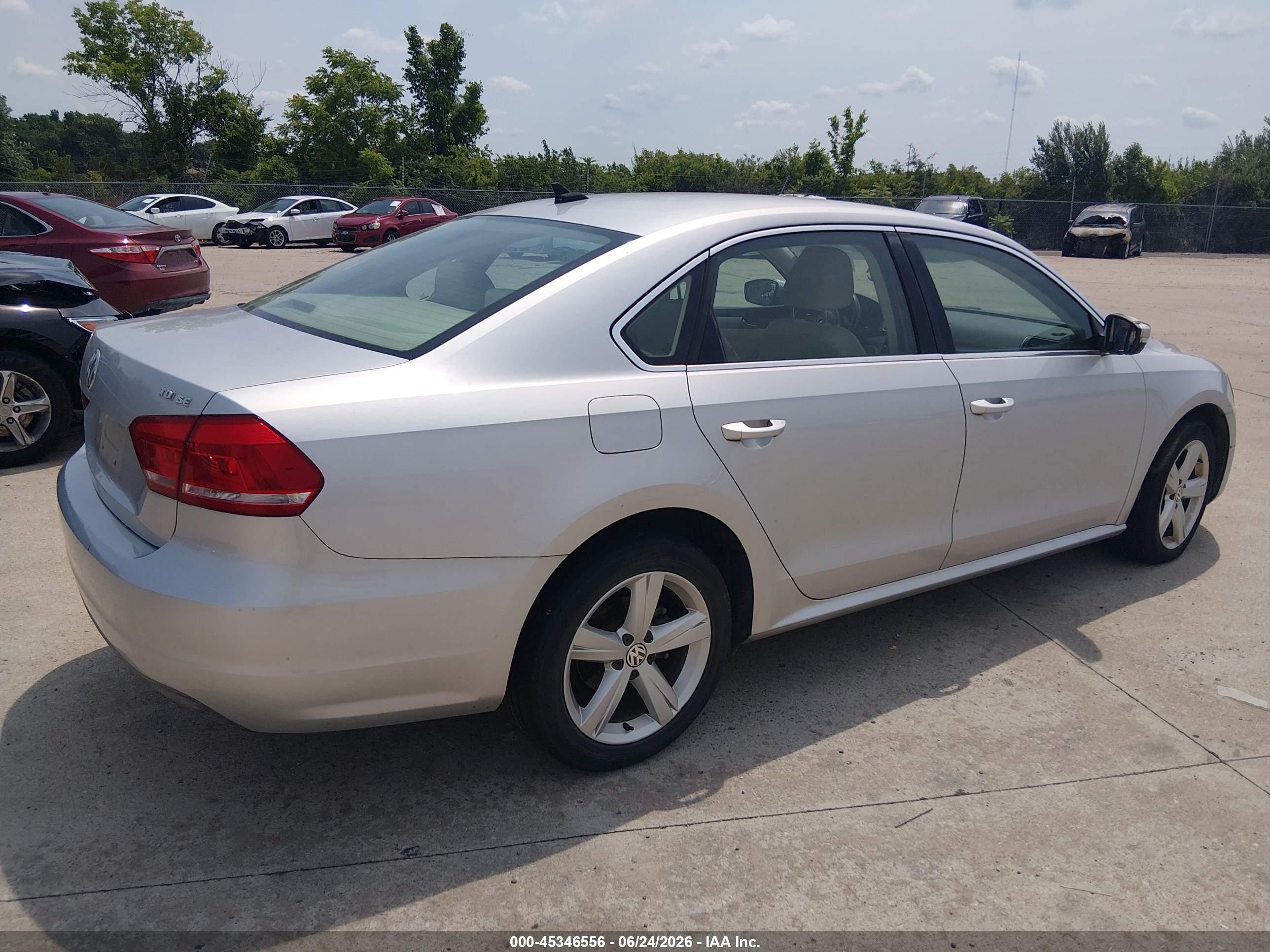 2013 Volkswagen Passat 2.0l Tdi Se Gray vin: 1VWBN7A34DC072817