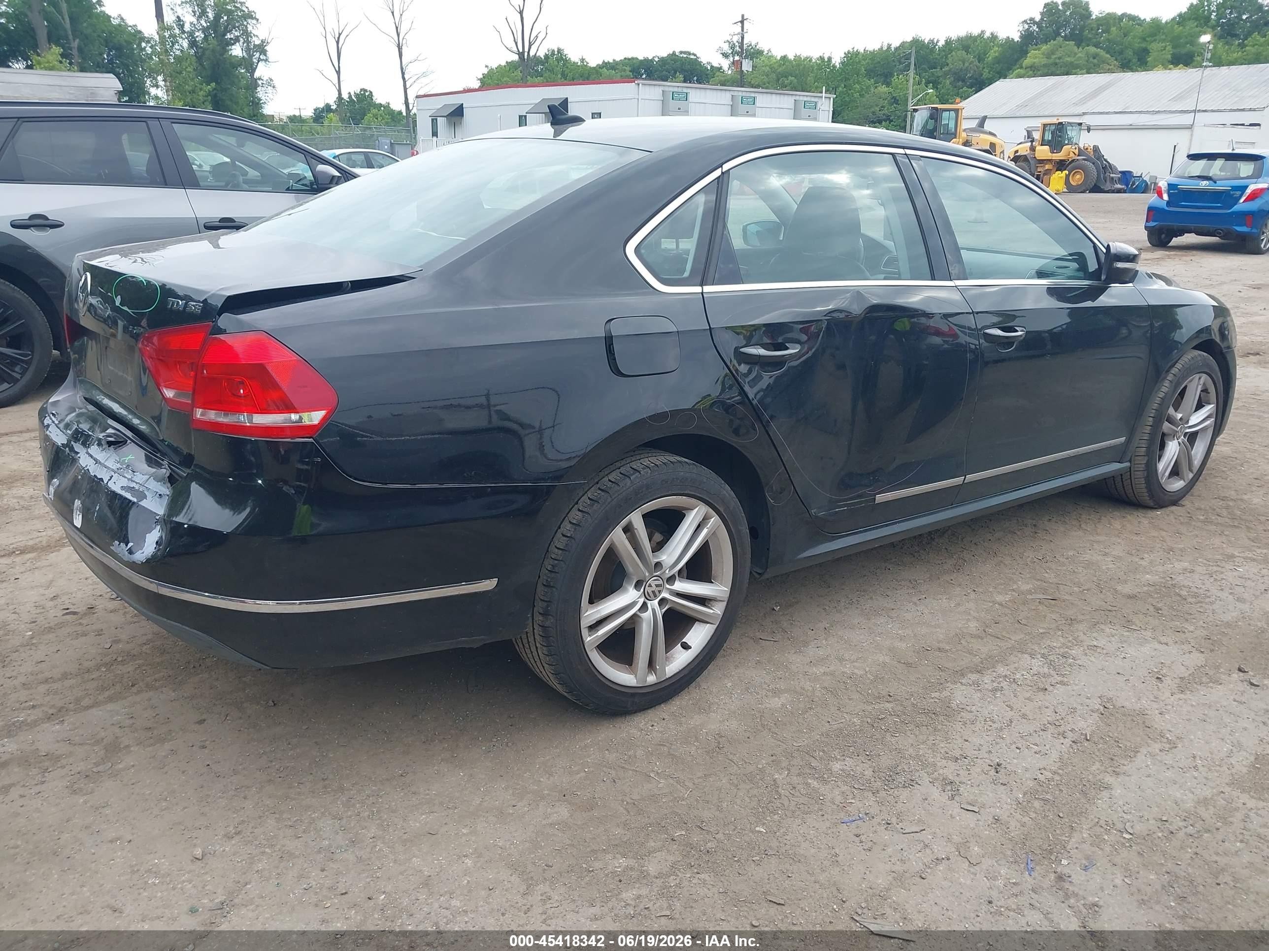 2013 Volkswagen Passat 2.0l Tdi Se Black vin: 1VWBN7A34DC079167
